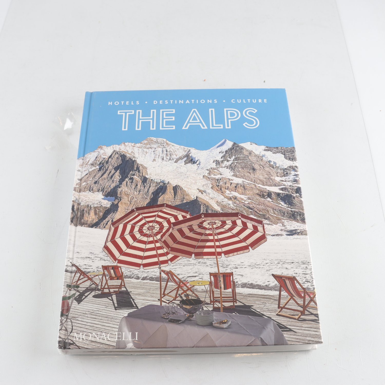 The Alps: Hotels Destinations Culture (inplastad)