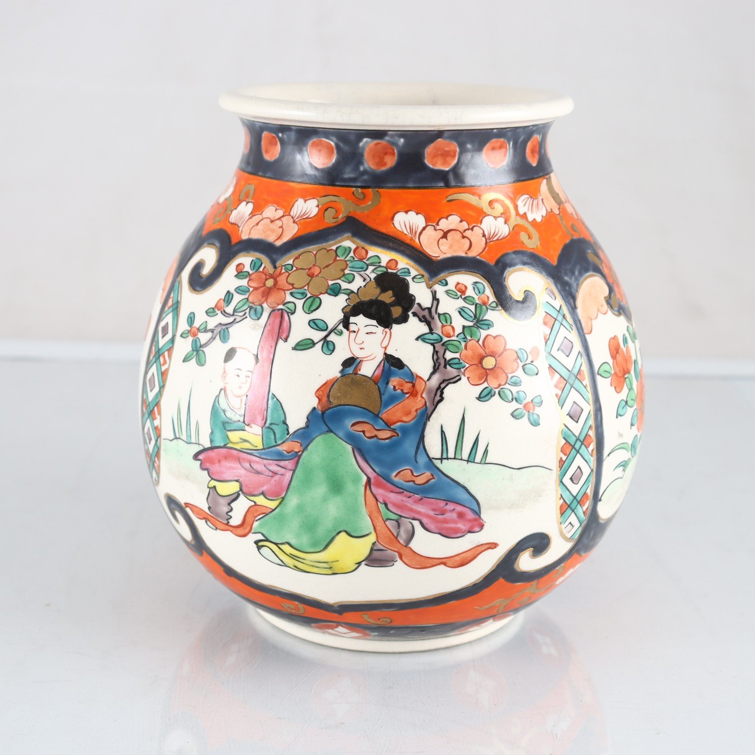 Vas, handmålad, Kina, 1900/2000-tal. Samfraktas ej.