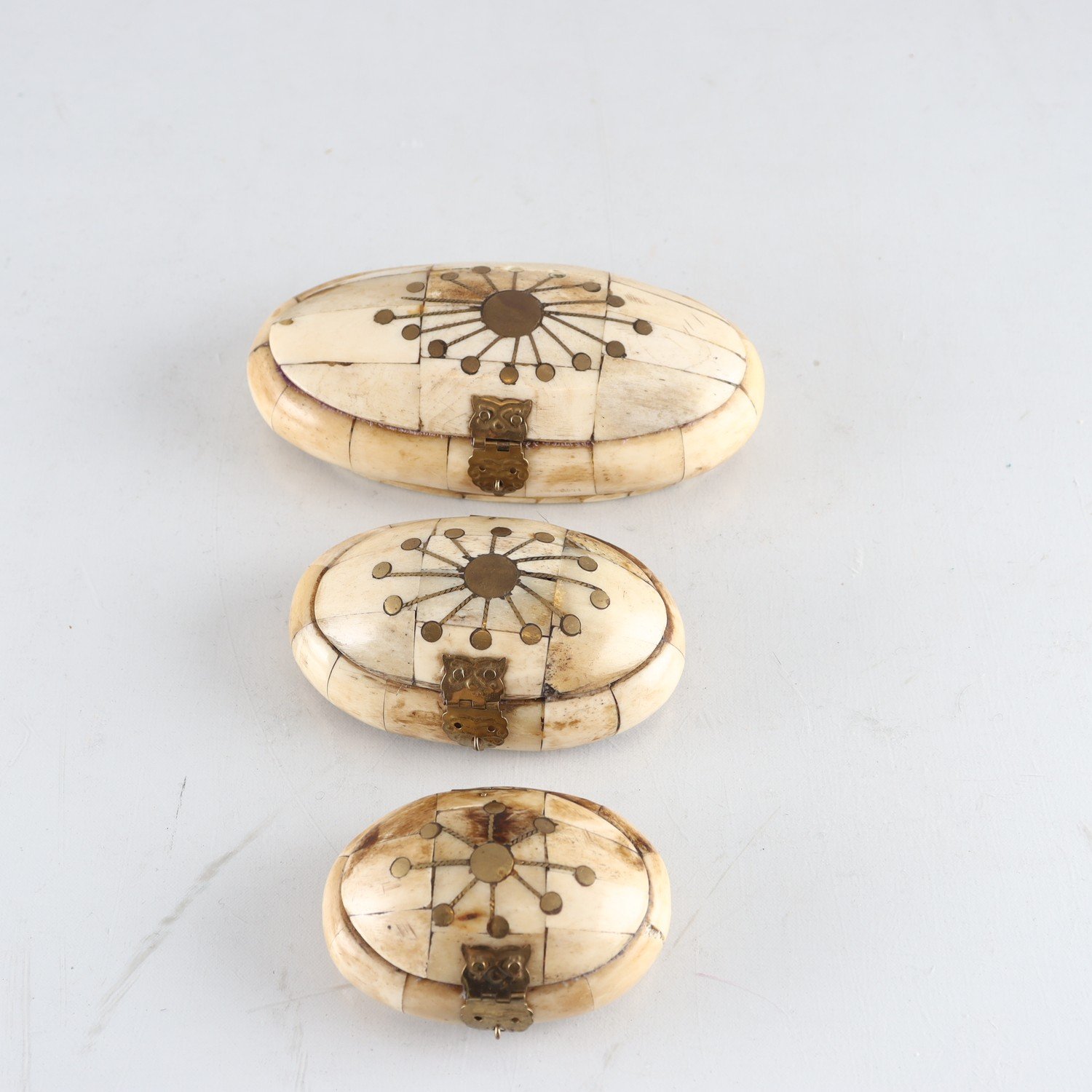 Lockaskar, Horn med bronsinlägg, 3 st