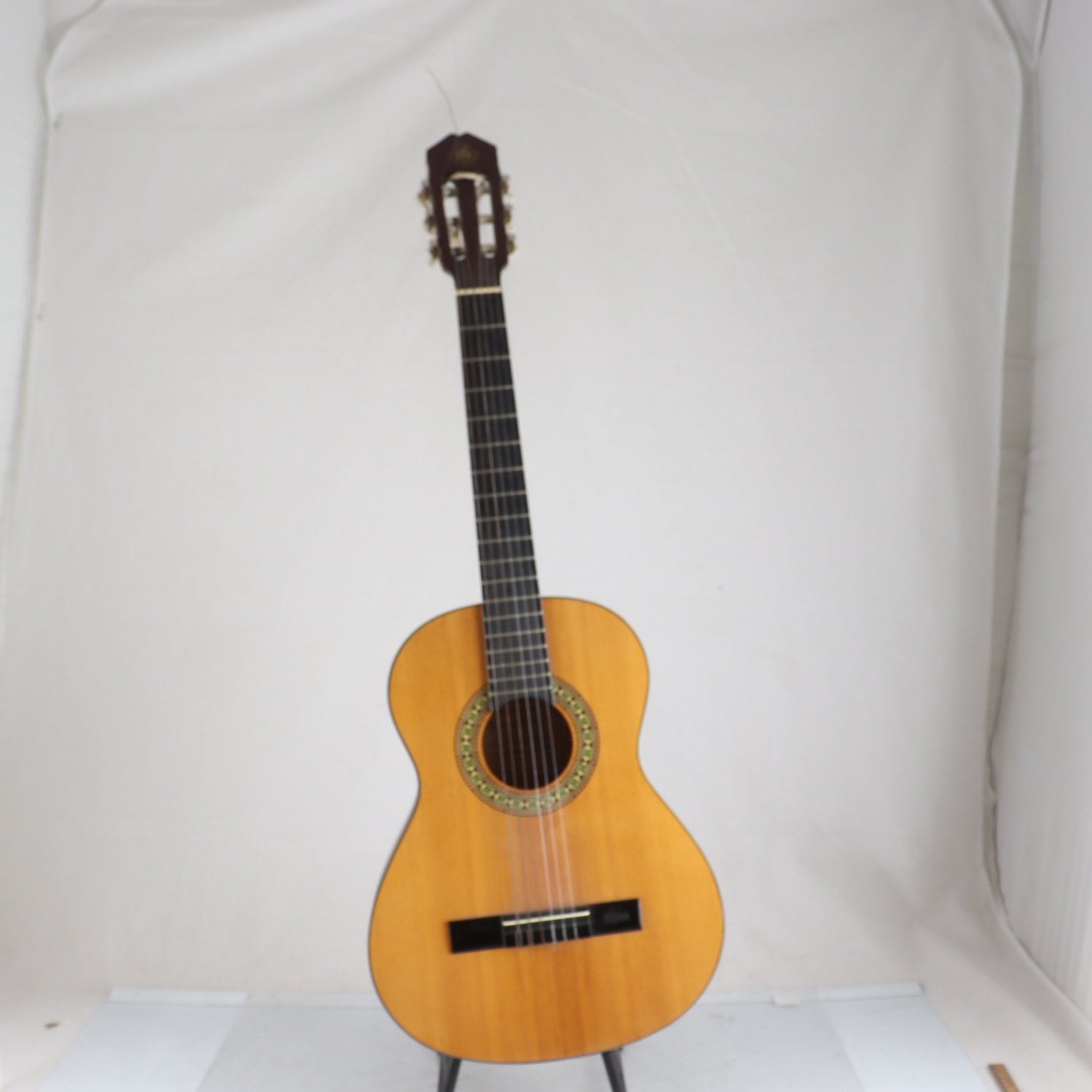 Akustisk gitarr, Bambina. Endast avhämtning.