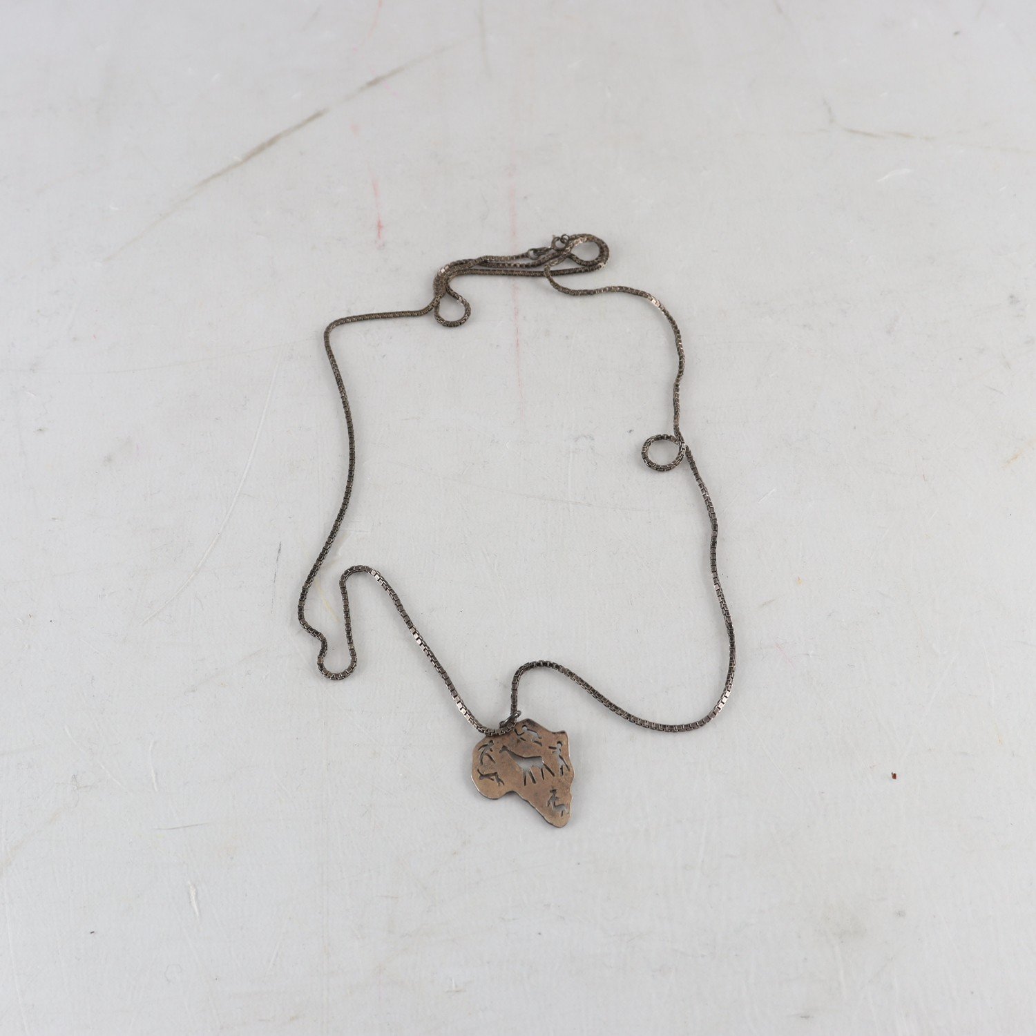 Halskedja med hänge, Silver 925, vikt: 14,2 g.