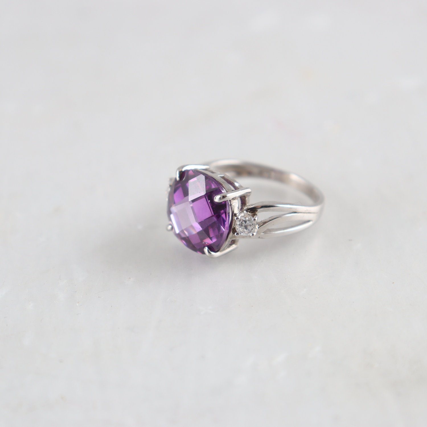 Ring, Silver 925, två vita och en lila sten, brv: 5,4 g