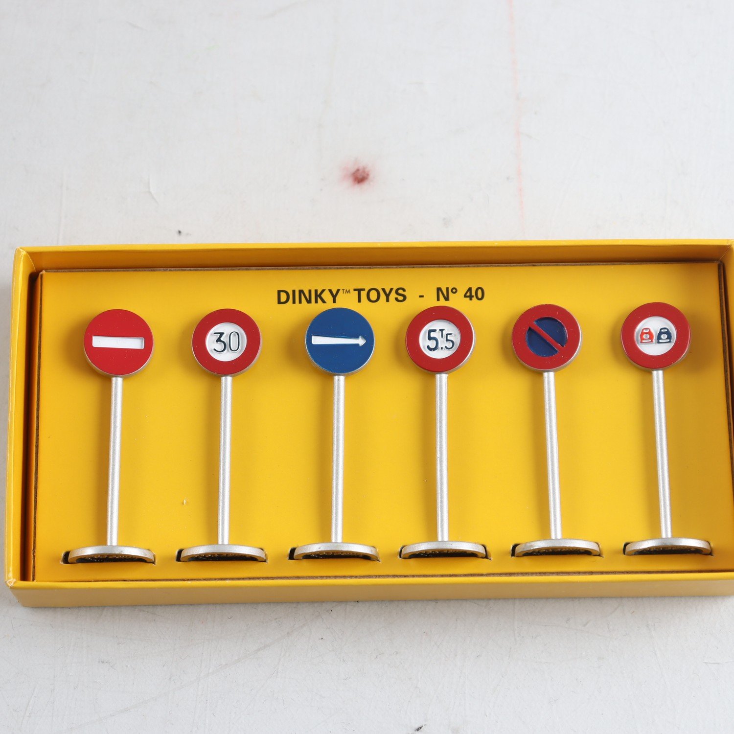 Vägskyltar, Dinky toys