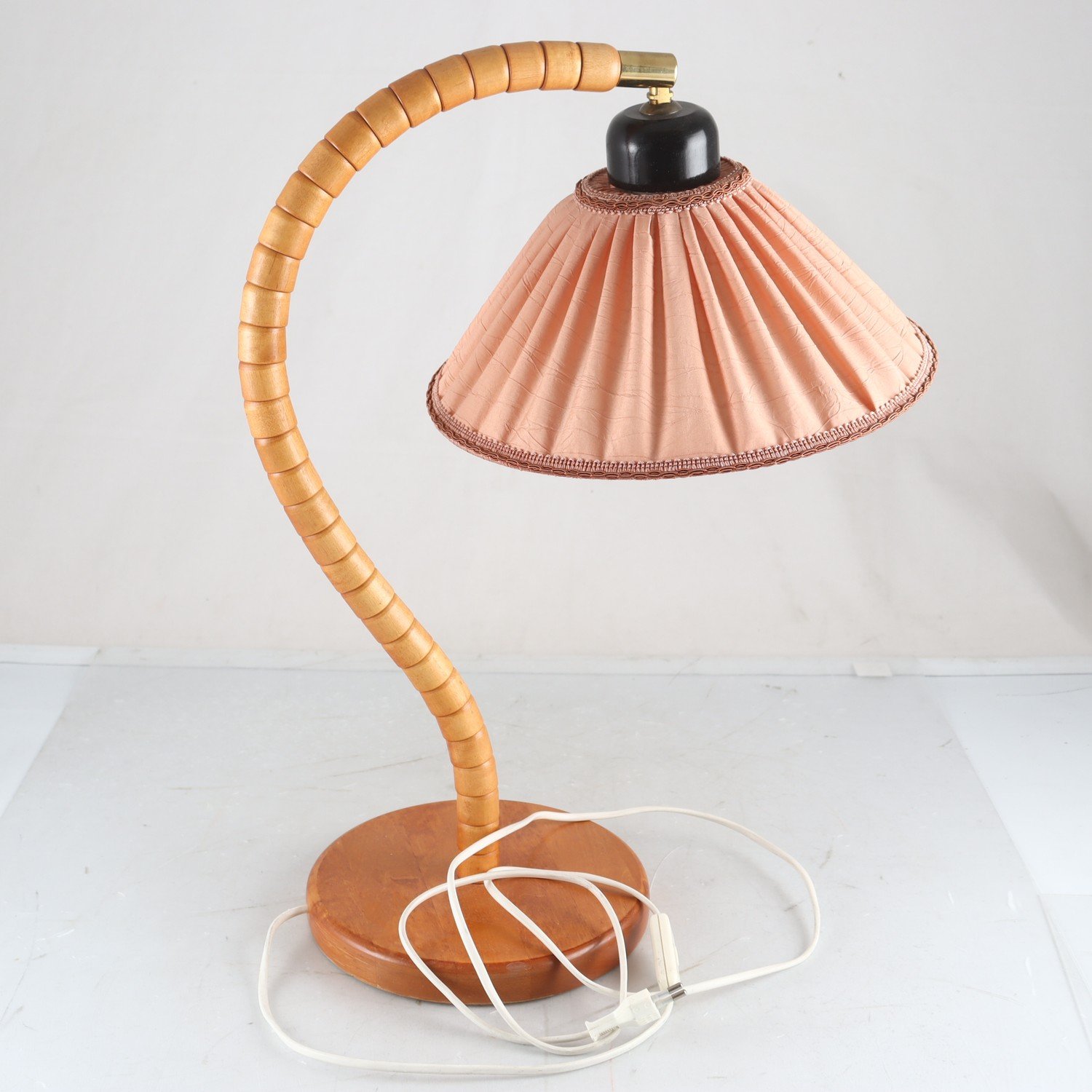 Bordslampa, Trä, Markslöjd. Endast avhämtning.