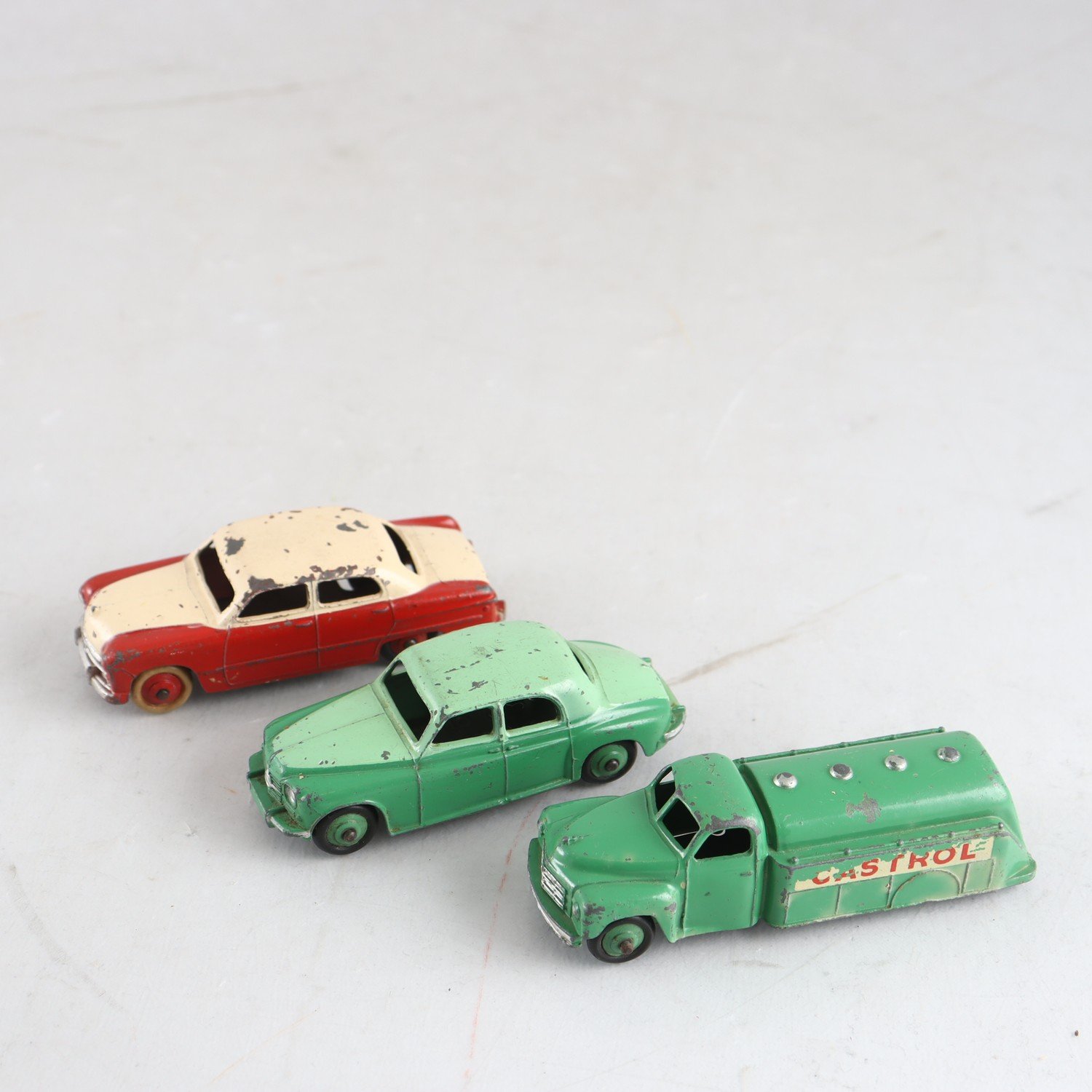 Bilar, Dinky toys, 3st.