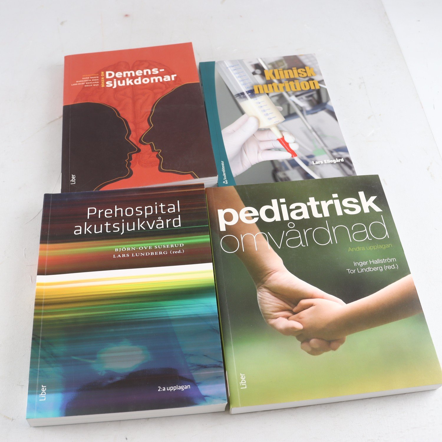 Litteratur till sjuksköterska- och läkarutbildning, 4 vol.