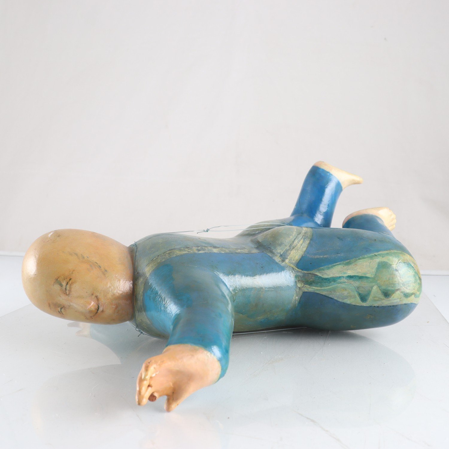 Skulptur, figurin, konstmassa, signerad H. Marin, 1975. Samfraktas ej.