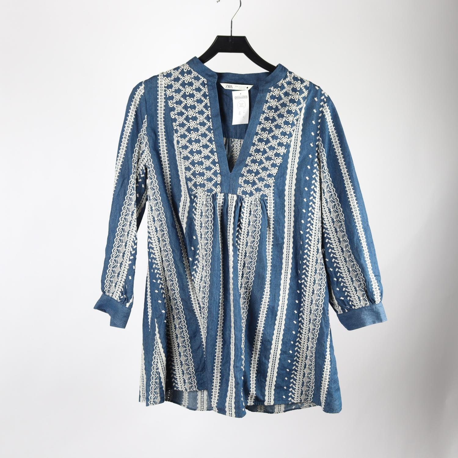Blus, Zara, blå, jeans, hålbroderi, stl. M