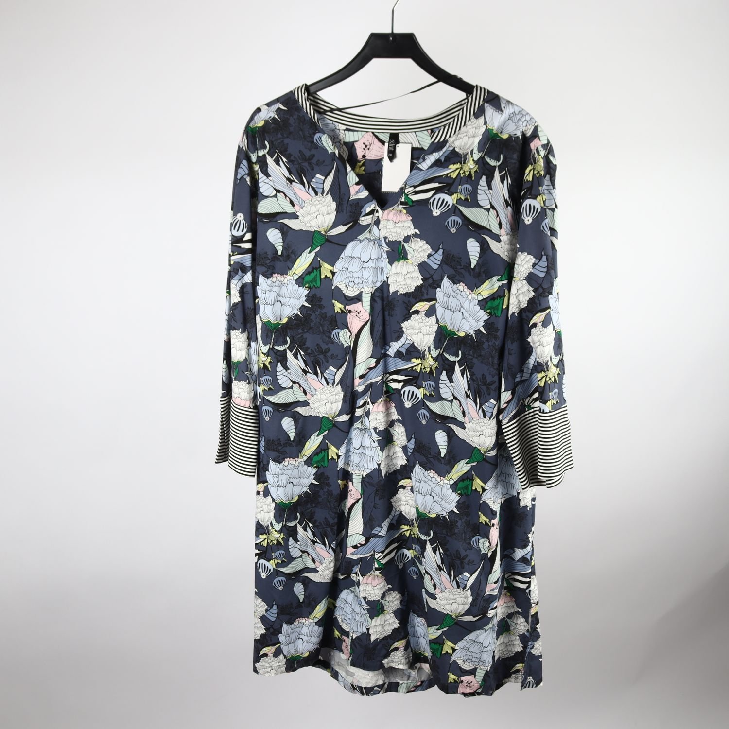 Klänning, KappAhl xlnt, mönstrad, stl. 2XL