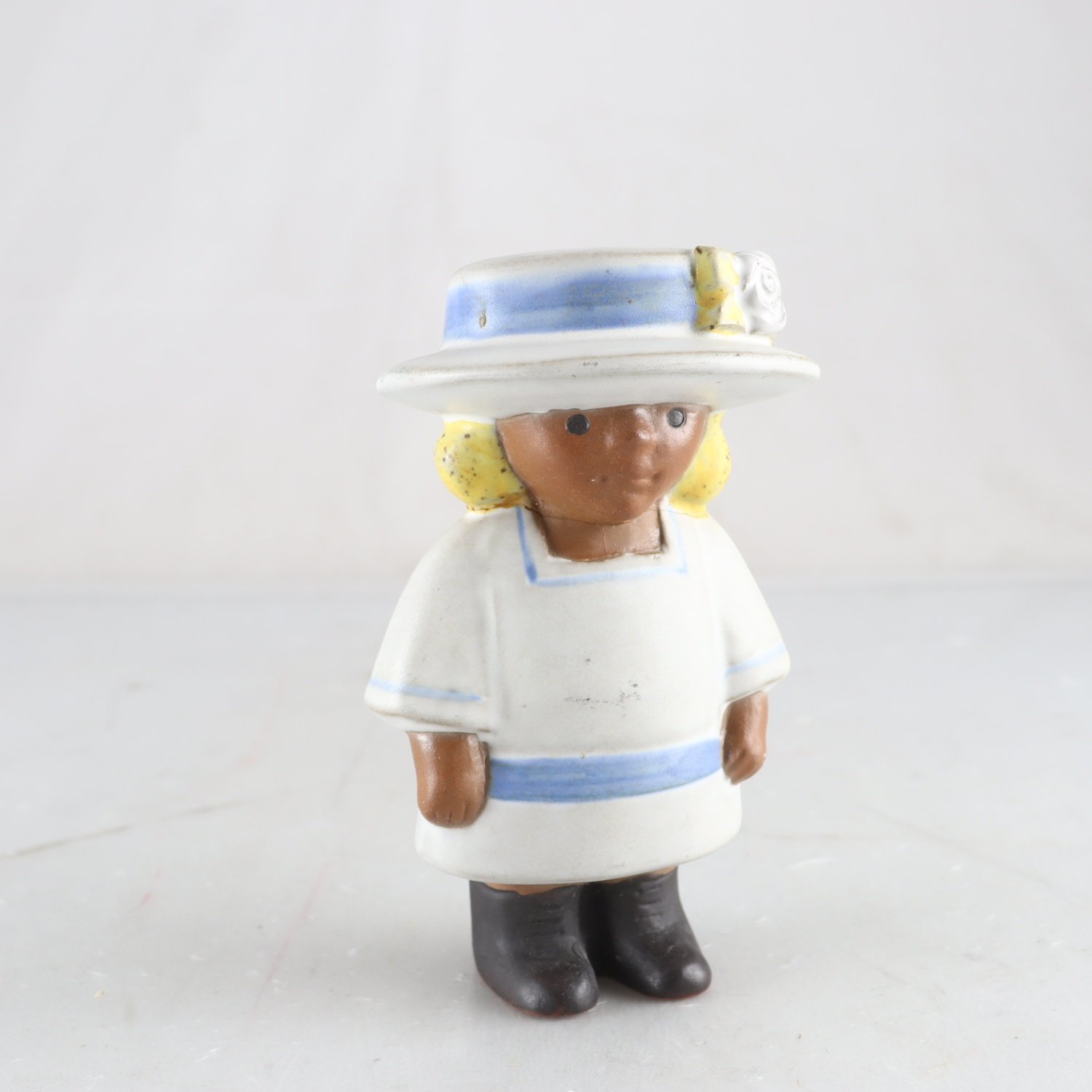 Figurin, Sigrid, Lisa Larson, stämplad Gustavsbrg