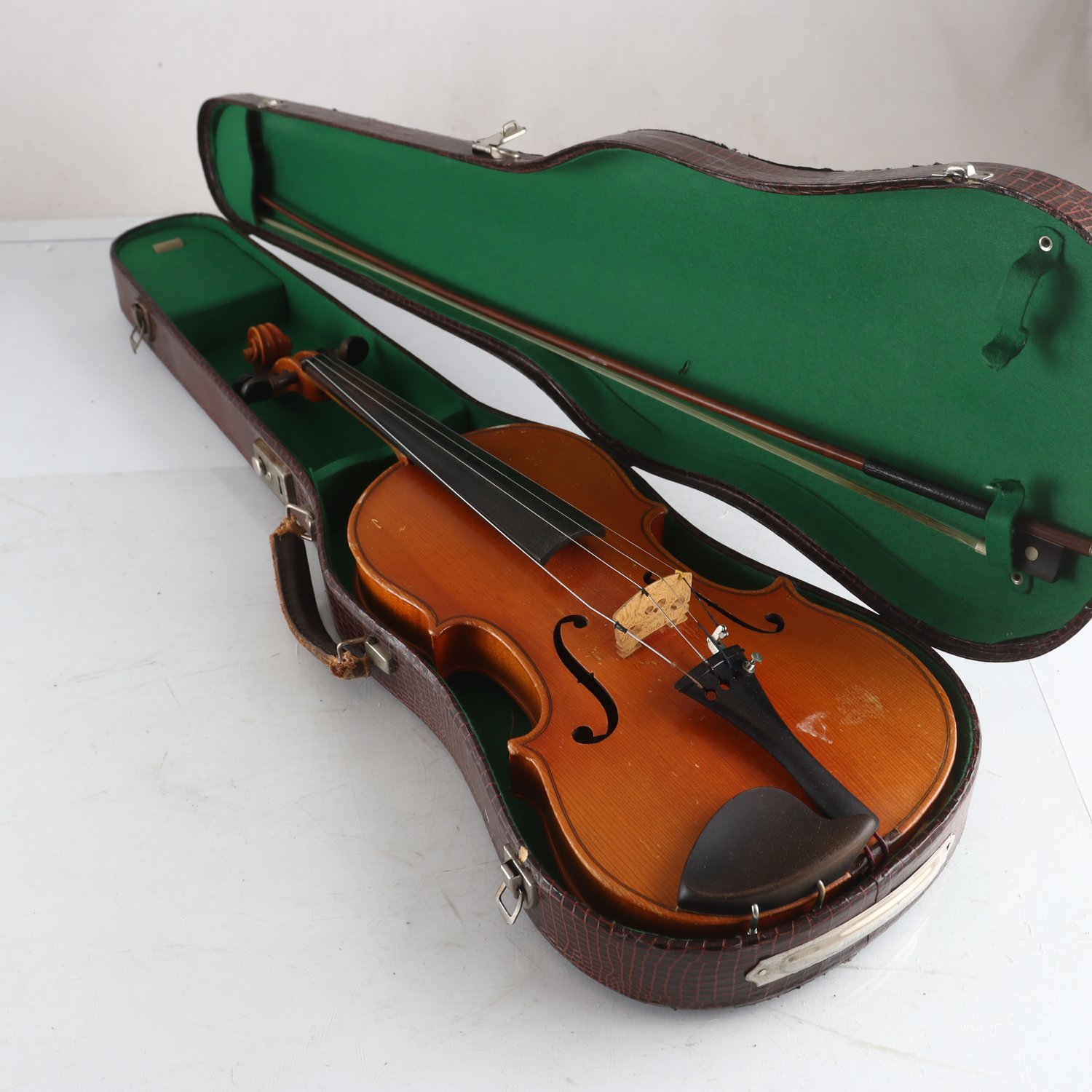 Violin. Repobjekt. Endast avhämtning.