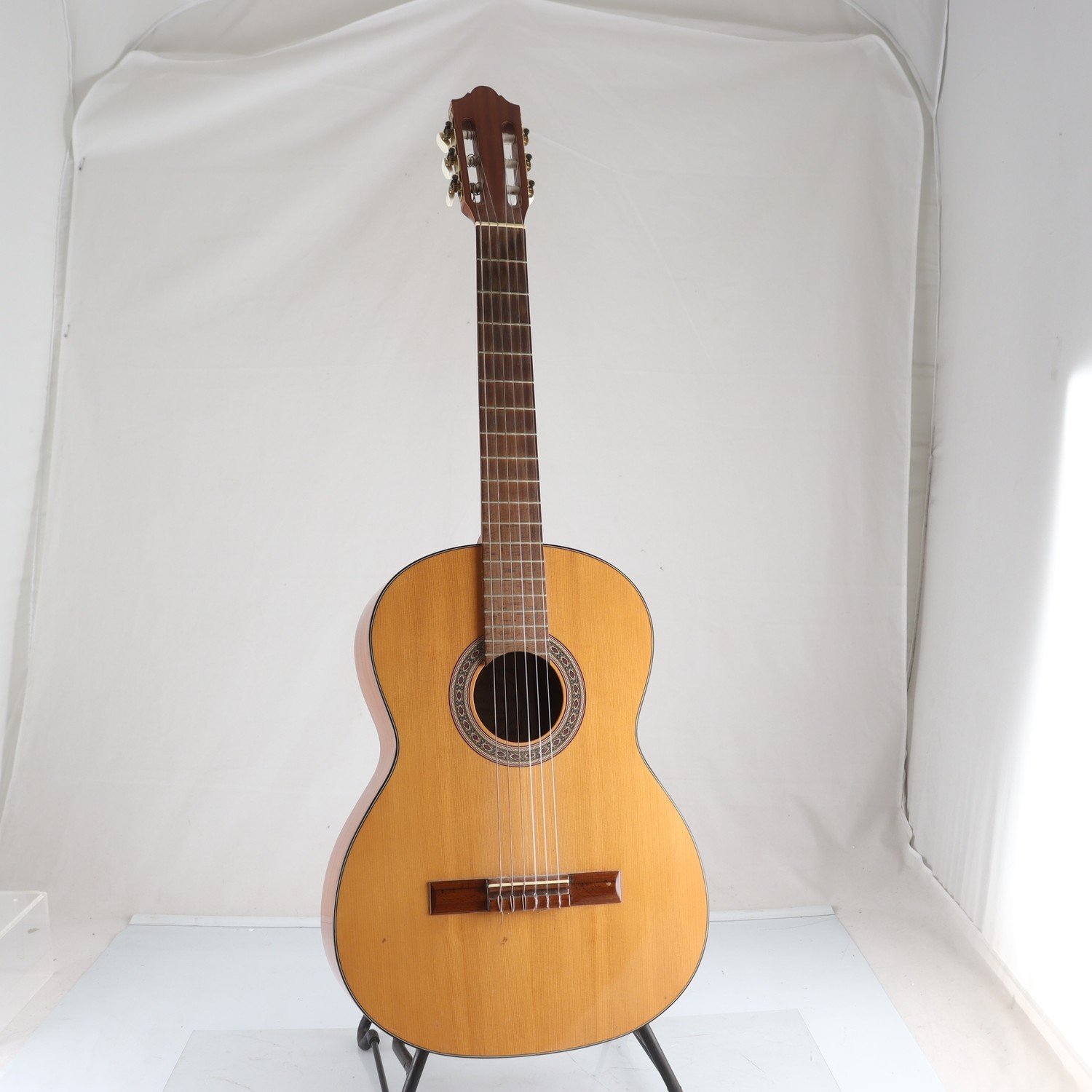 Akustisk Gitarr, Amada. Endast avhämtning.