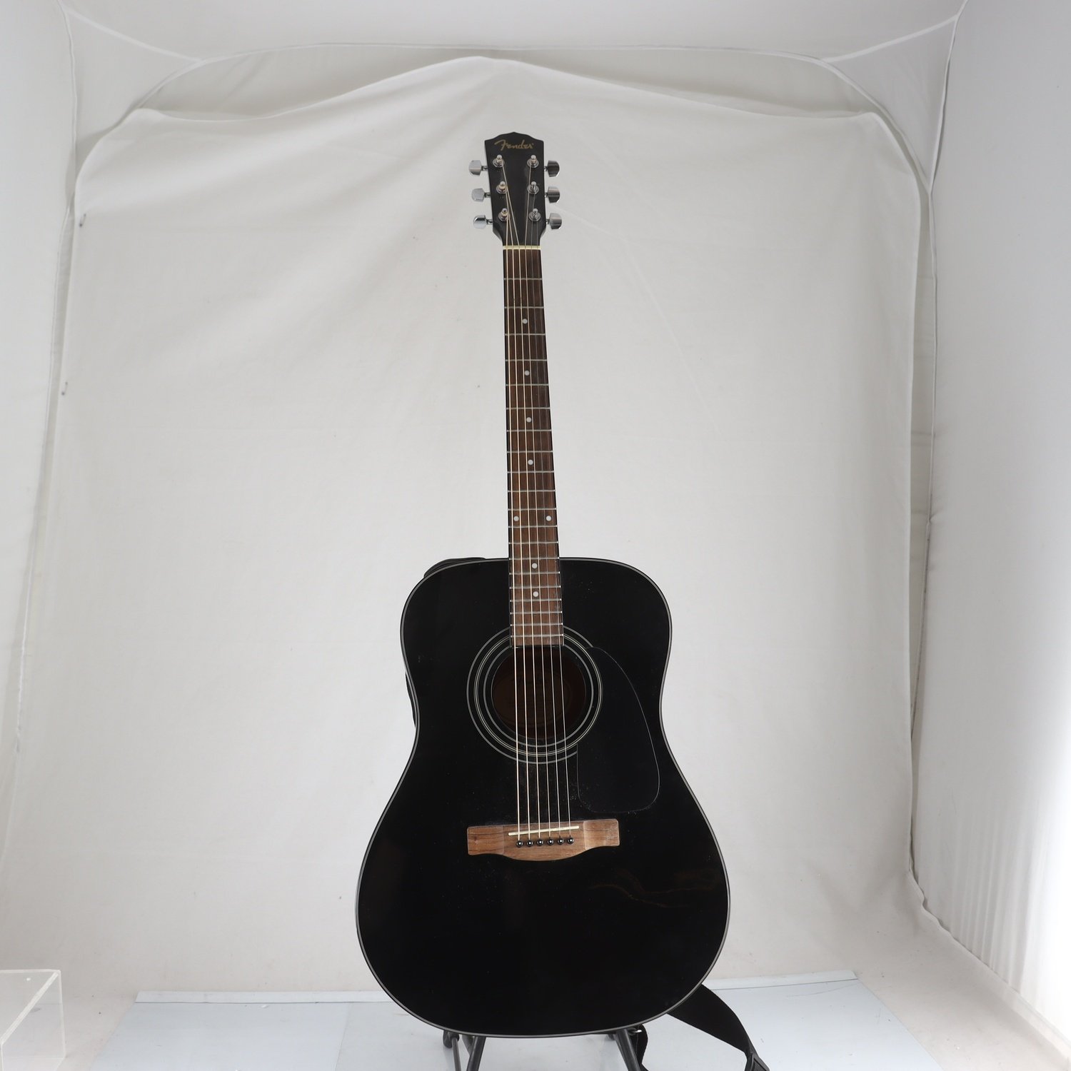 Akustisk gitarr, Fender. Endast avhämtning.