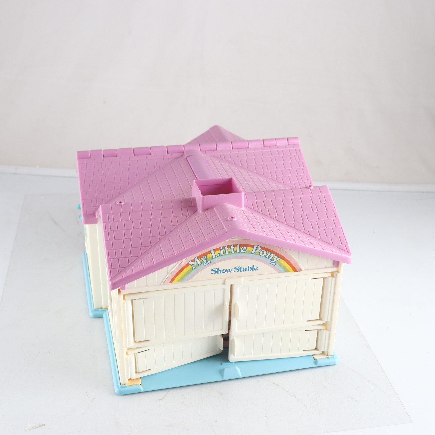 Hästar, My little pony, med stall och tillbehör. Samfraktas ej.
