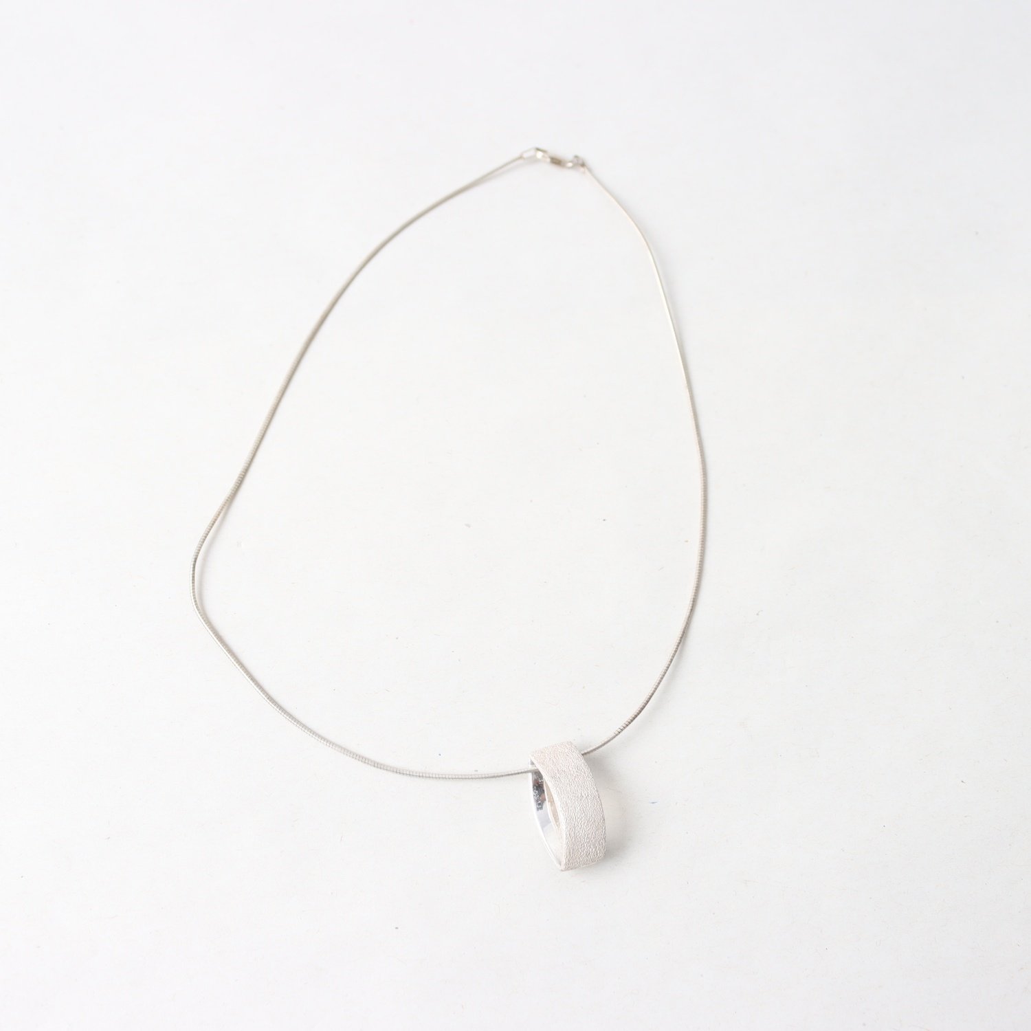 Halsband & Hänge, Silver, Vikt: 9,3 g.