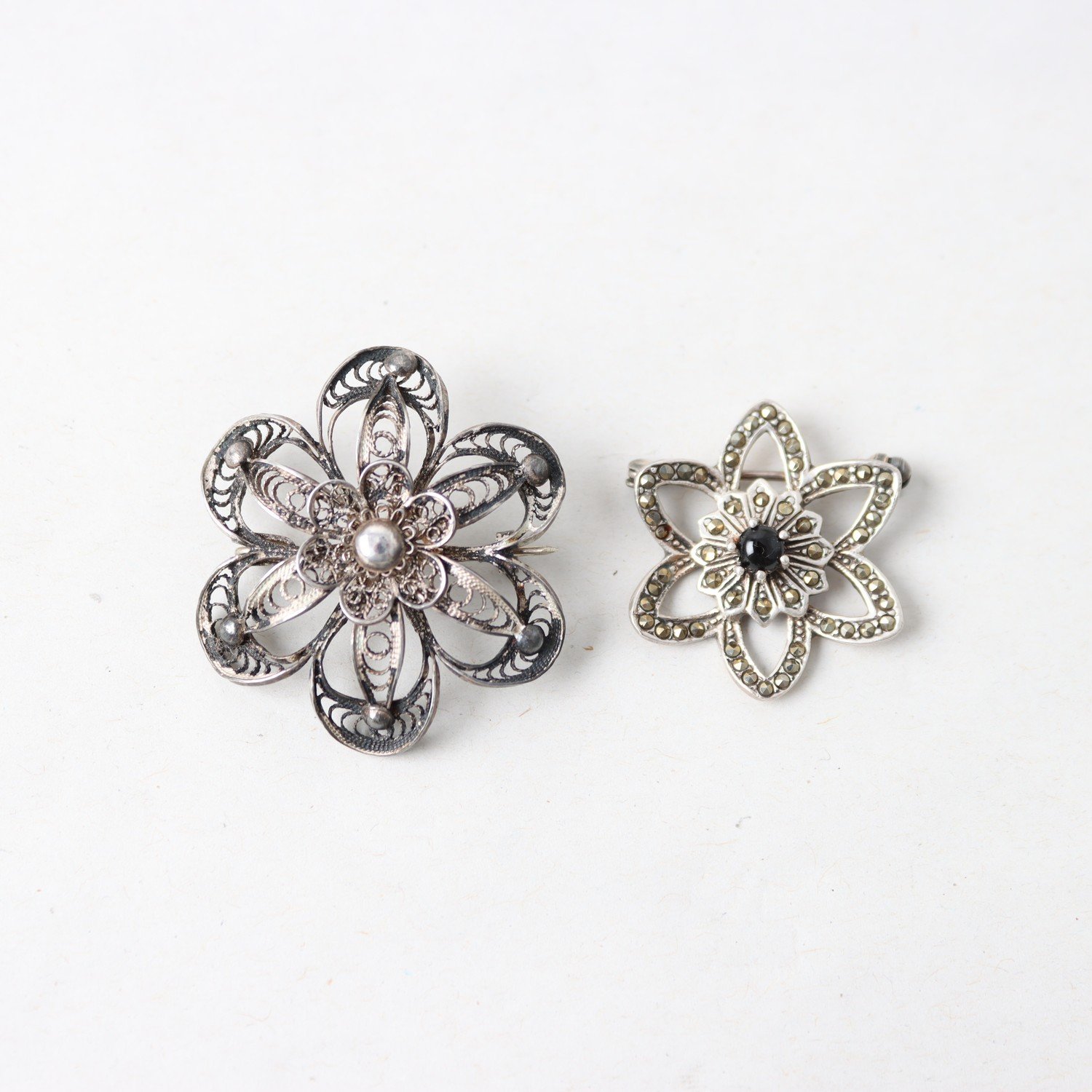 Broscher, Silver, Markasiter, Brv: 11,8 g.