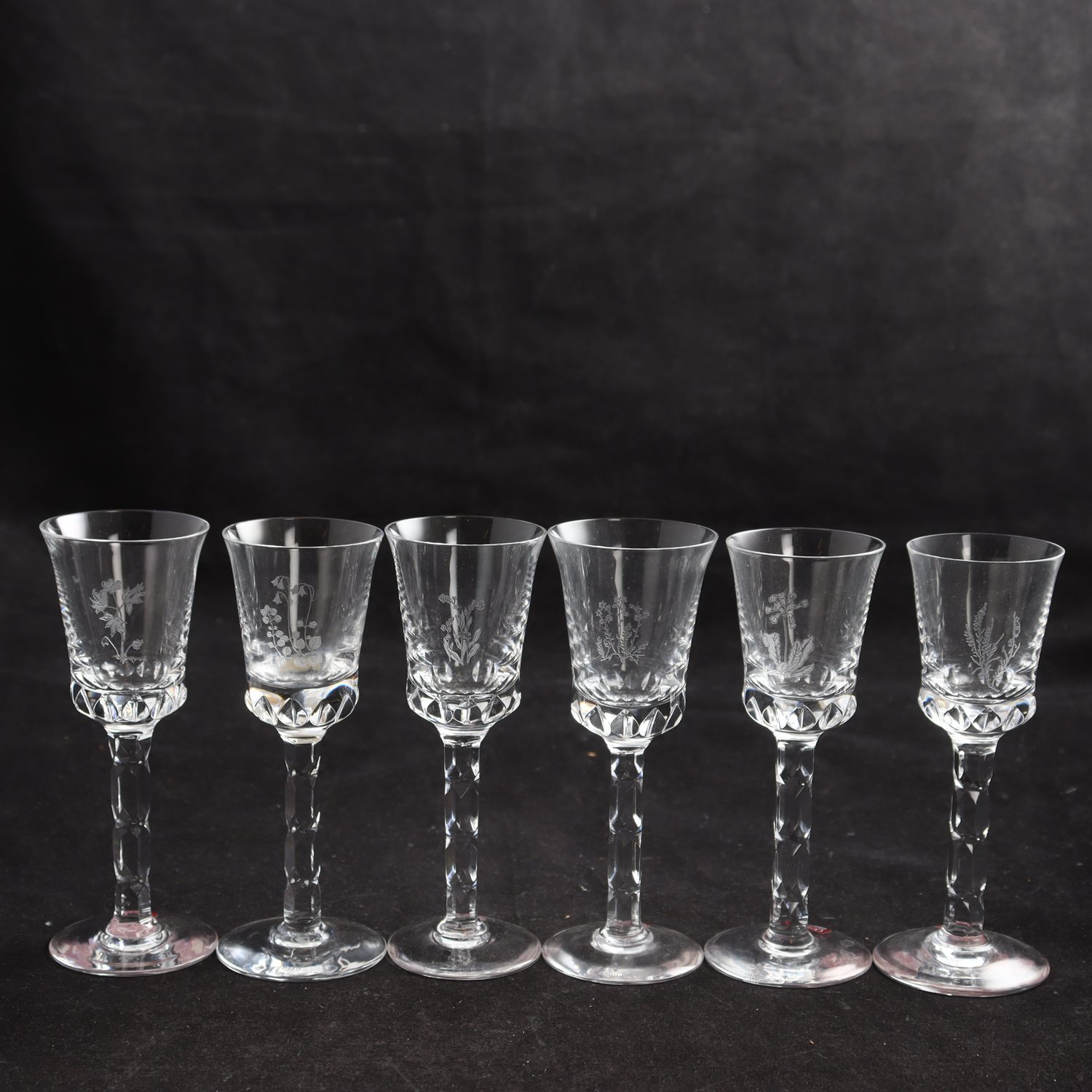 Snapsglas, helkristall, Fyrklövern, årsglas, Orrefors, 6 st. Samfraktas ej.