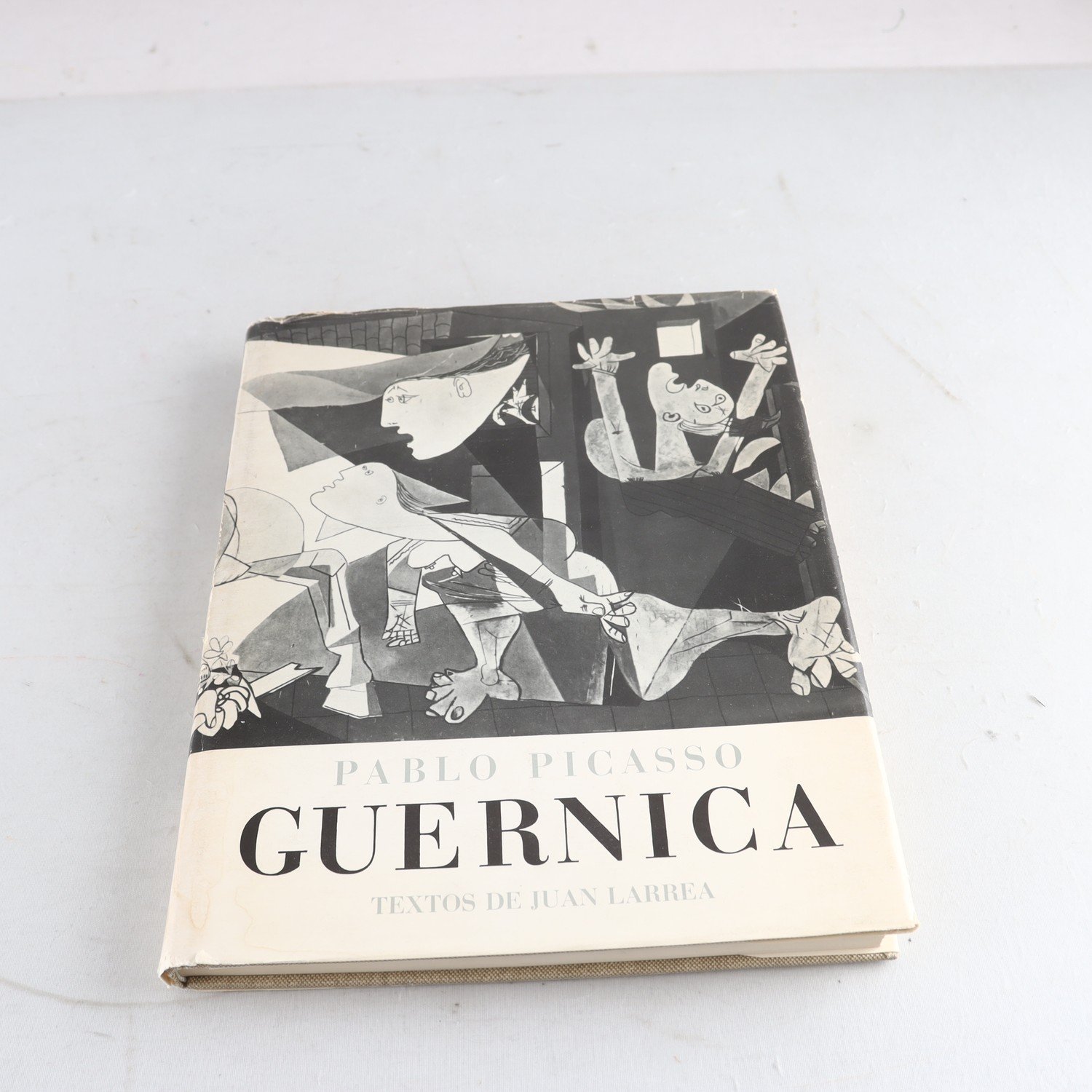 Pablo Picasso, Guernica, Textos de Juan Larrera