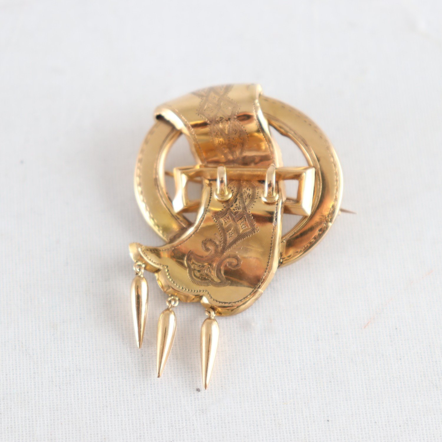 Brosch, guld 18K, vikt: 5,2g