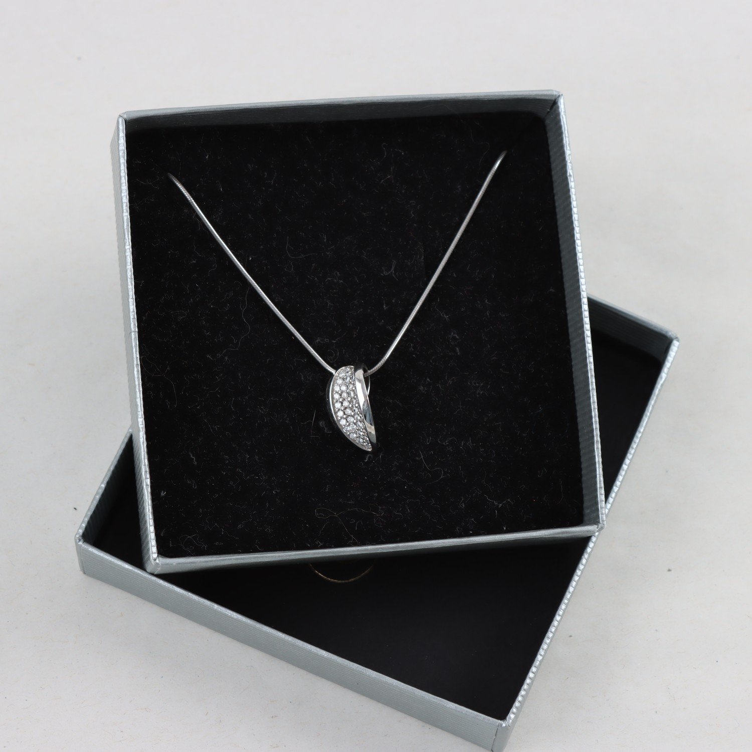 Halsband med hänge, silver 925, stenar, brv: 5,1g