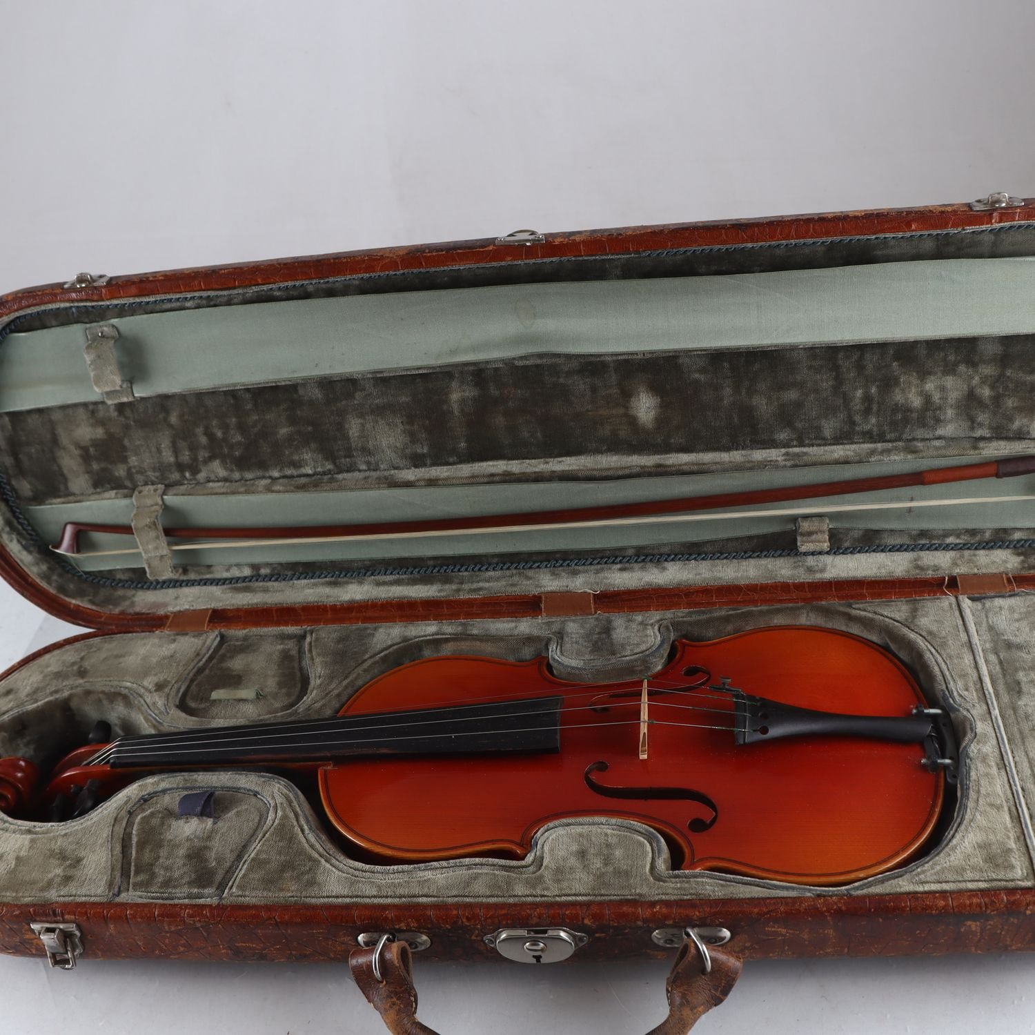 Violin. Repobjekt. Endast avhämtning.