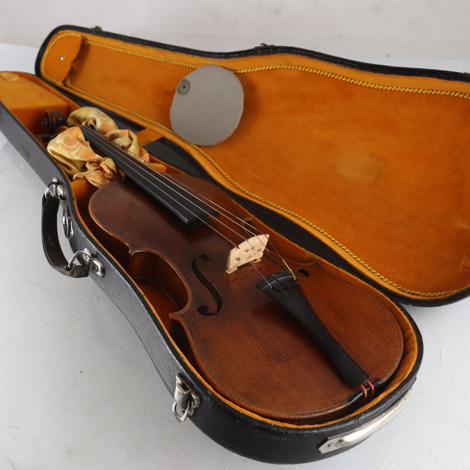 Violin. Repobjekt. Endast avhämtning.
