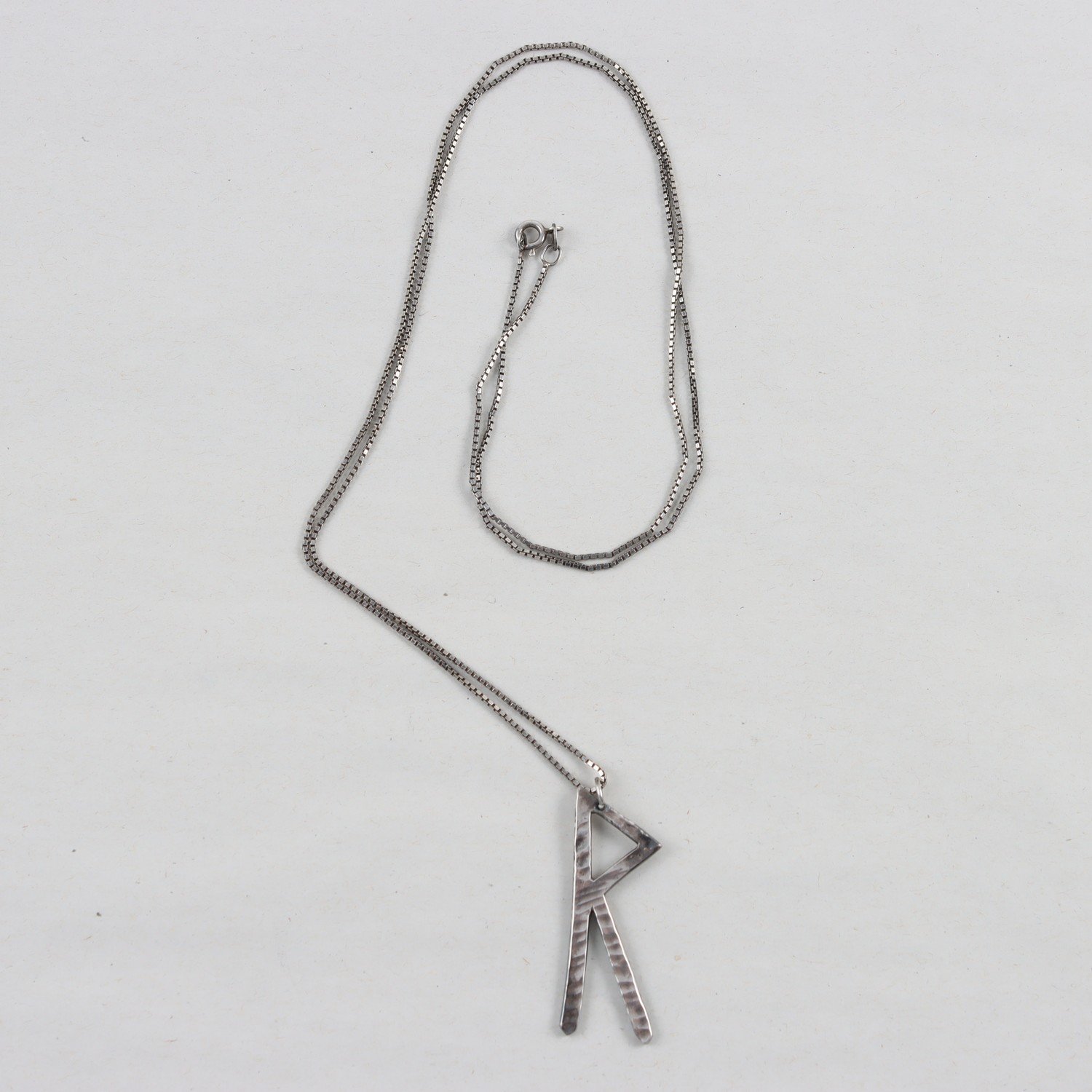 Halsband med hänge, silver 925, runa, brv: 10,2g