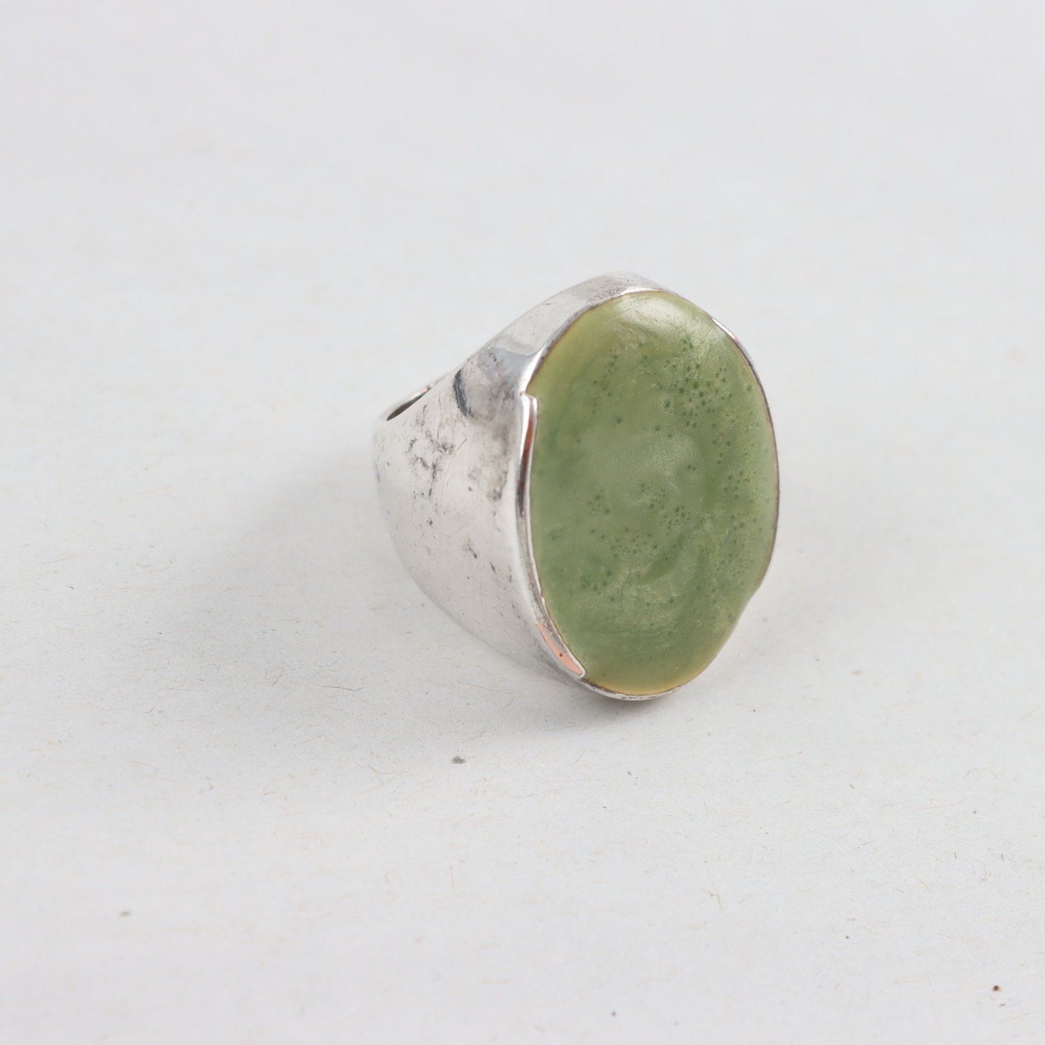 Ring, silverpläterad, grön natursten