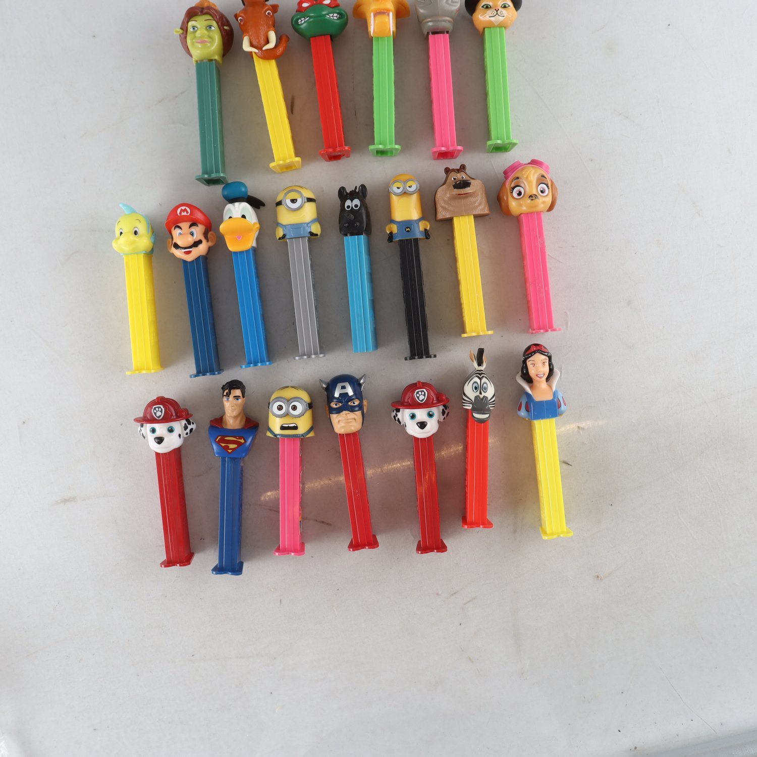 Figurer, PEZ, godishållare, blandat.