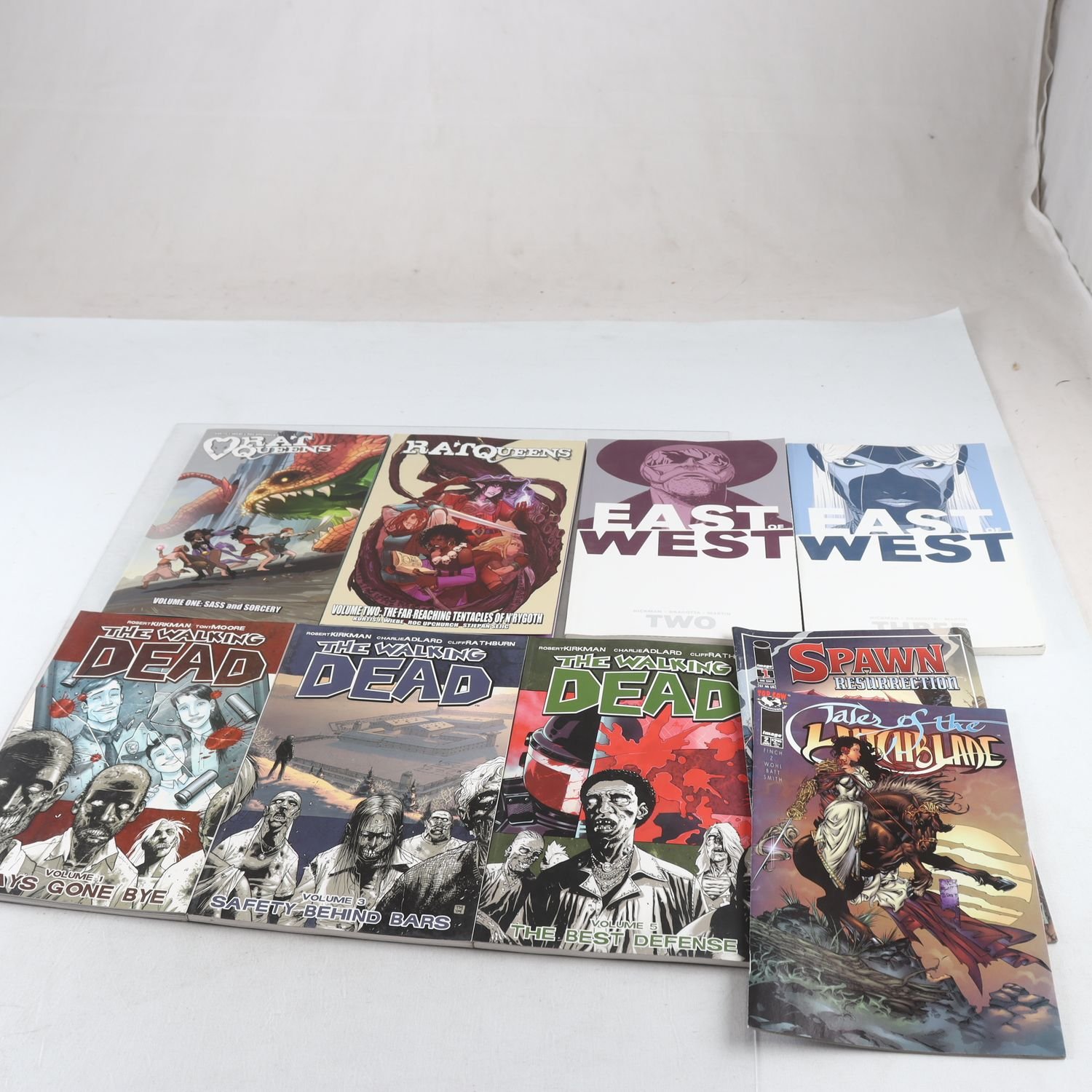 Image Comics, paket med 9 volymer: The Walking Dead m.m.