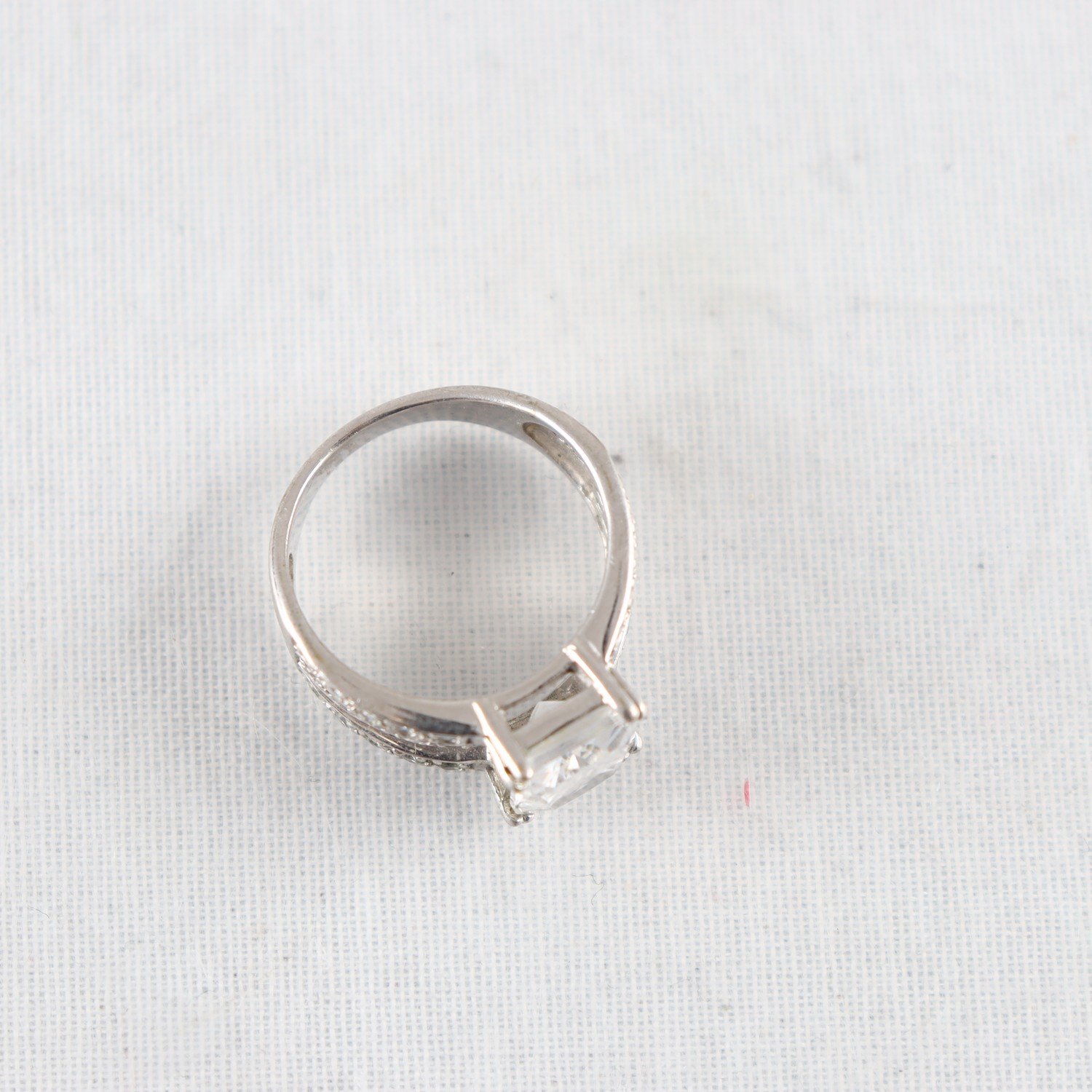Ring med infattade stenar, Silver stämplad 925