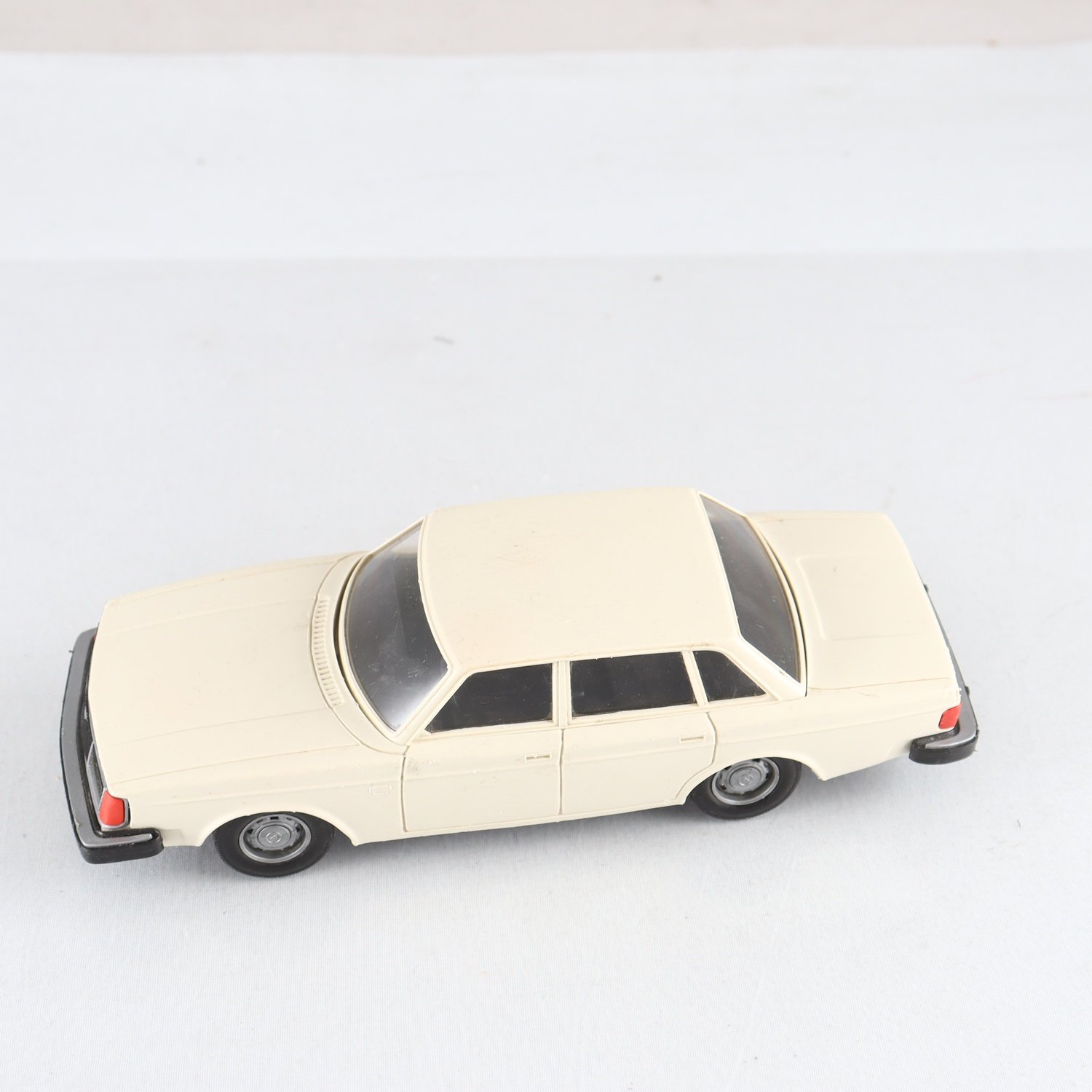 Bil, Volvo 244 GL, plast, made in finland