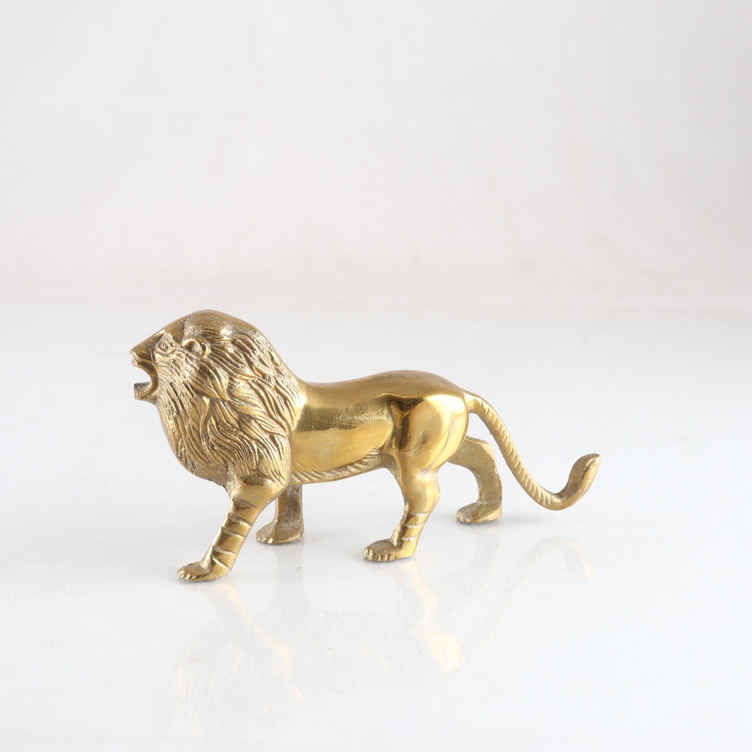 Figurin, lejon i mässing