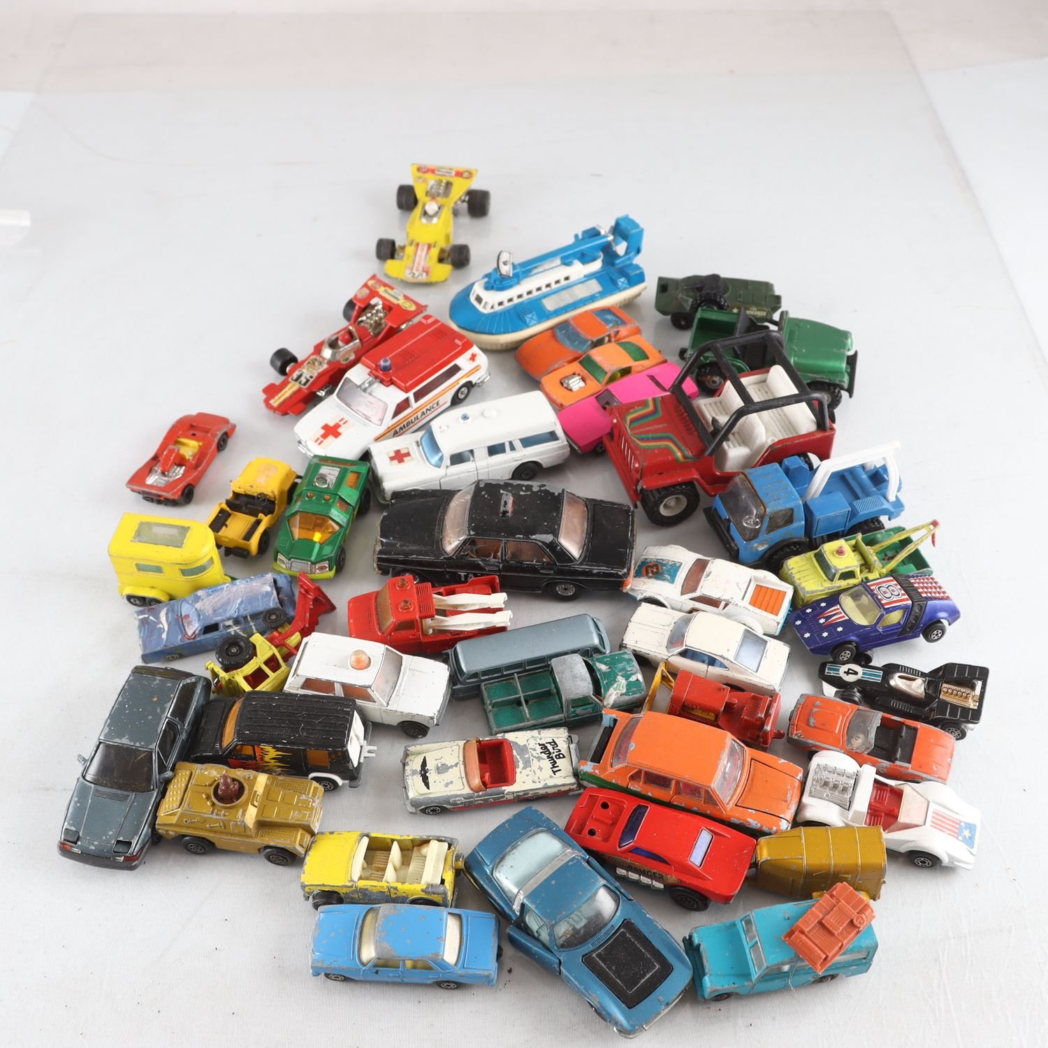 Plåtbilar, blandad, matchbox, corgi m.m. Samfraktas ej.