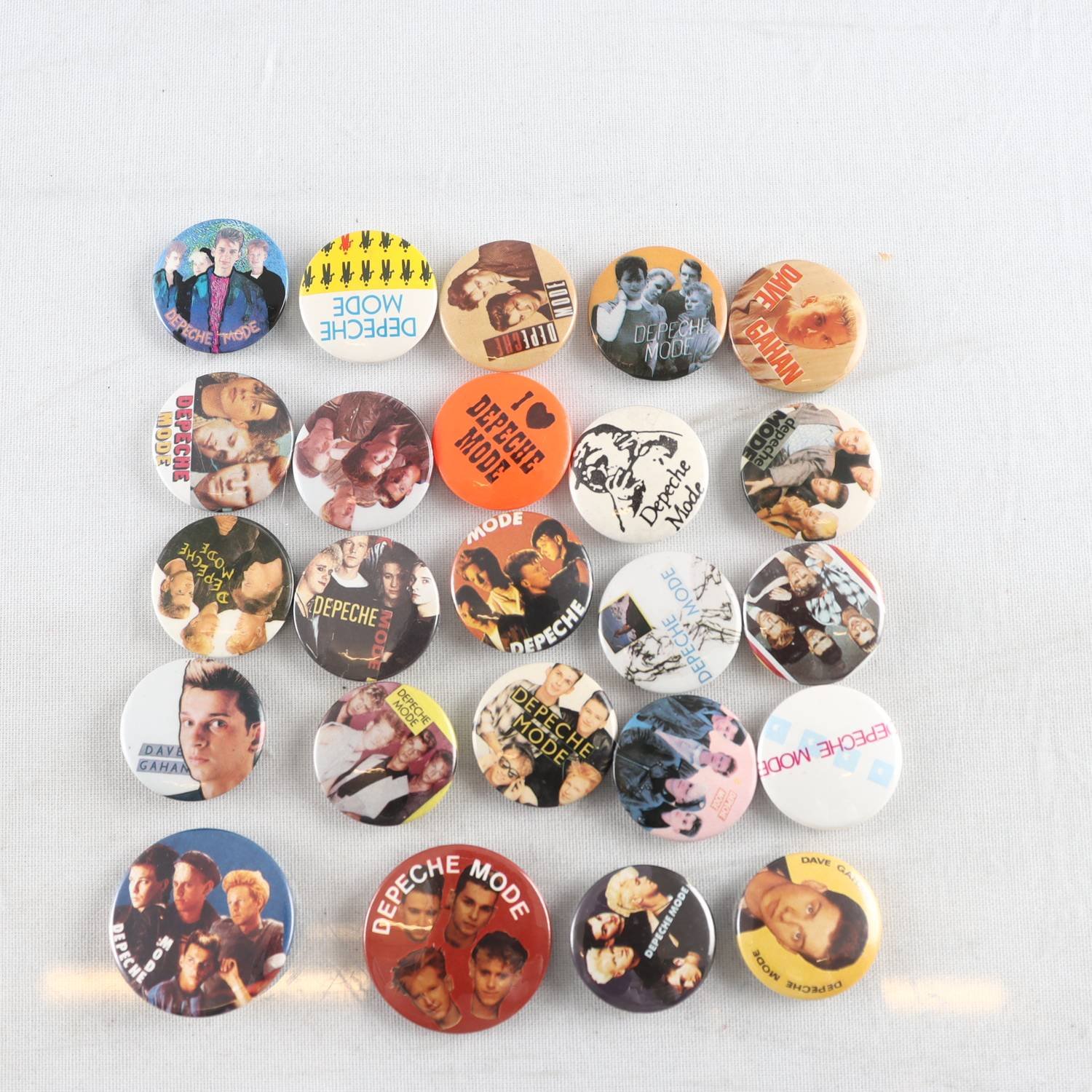 Pins, Depeche mode, 24 st