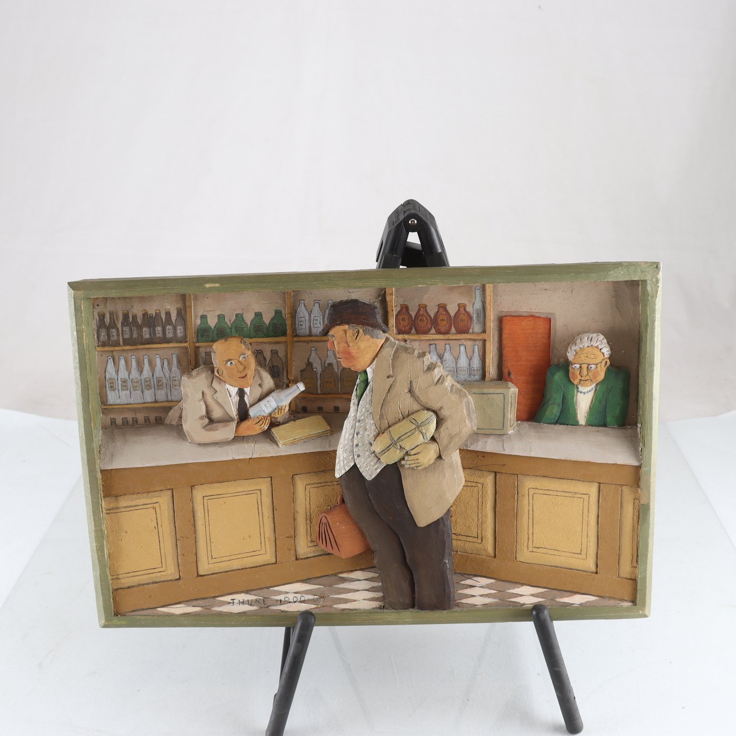 Tavla, trärelief, ”Ett festligt erbjudande”, Thure Hadd, 1963. Samfraktas ej.