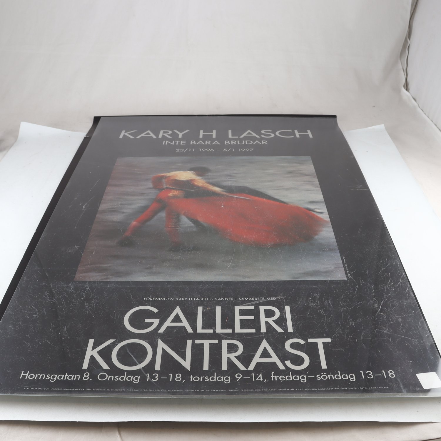 Poster, Kary H Lasch, Inte bara brudar, Galleri Kontrast, 1996. Samfraktas ej.