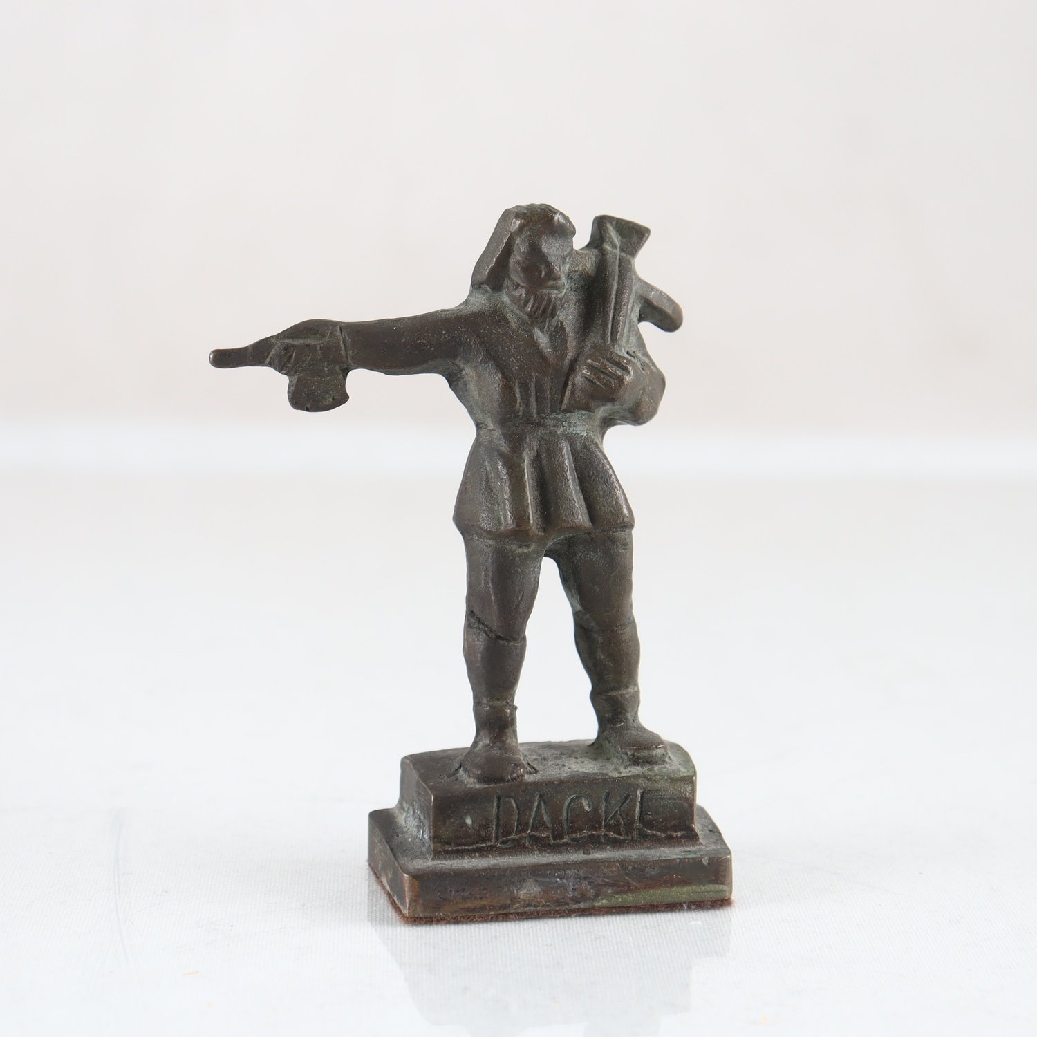 Figurin, brons, Dacke, Arvid Källström, monogramsign