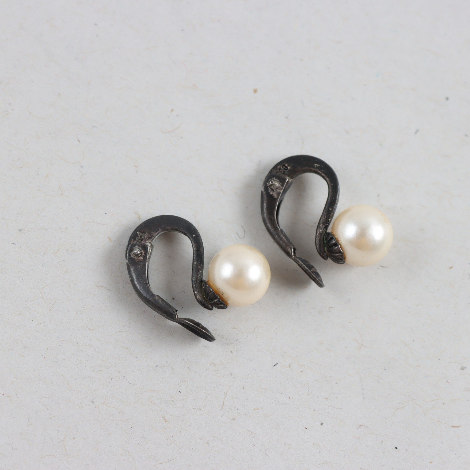 Örhängen, Clips, Silver, syntetiska pärlor, Brv: 2,7g