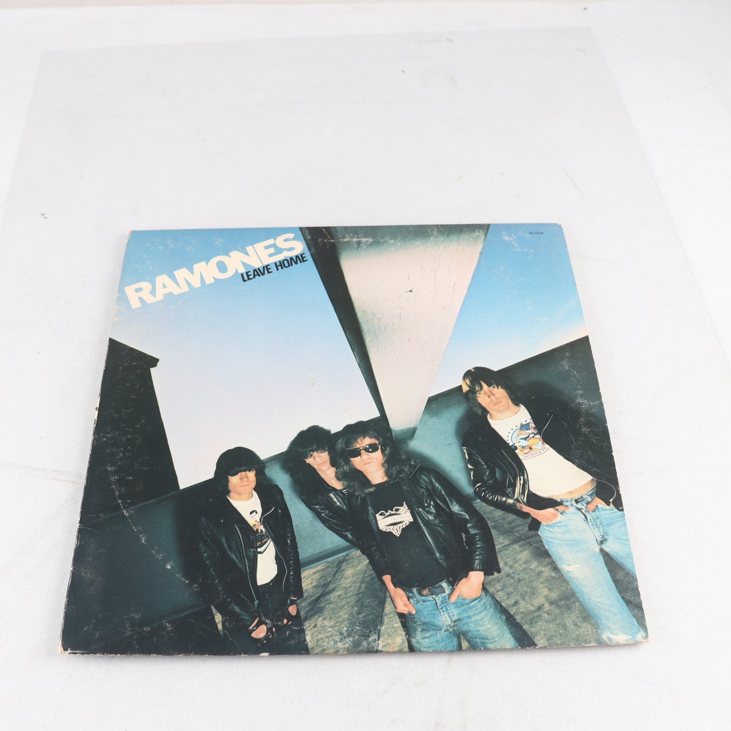 LP Ramones, Leave Home