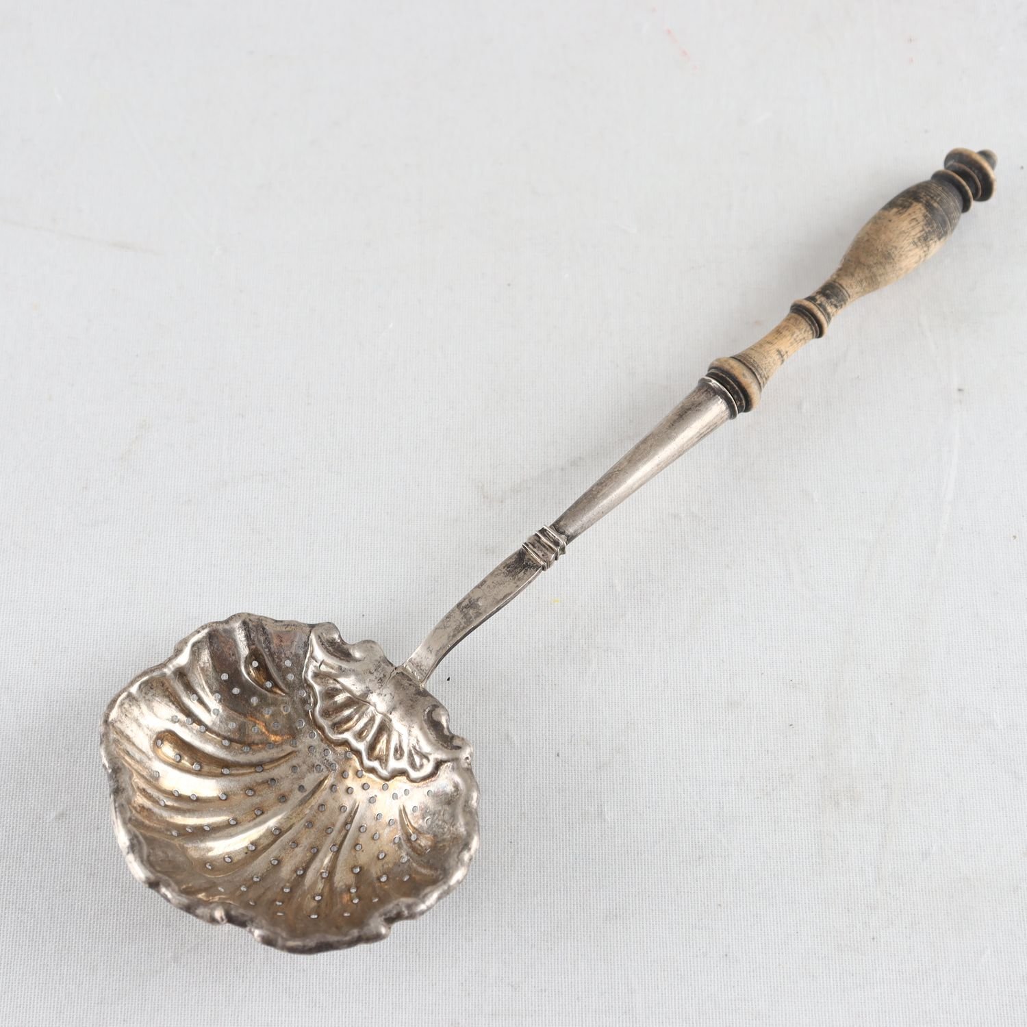 Sockerströare, sked, silver, kattfot, 1887