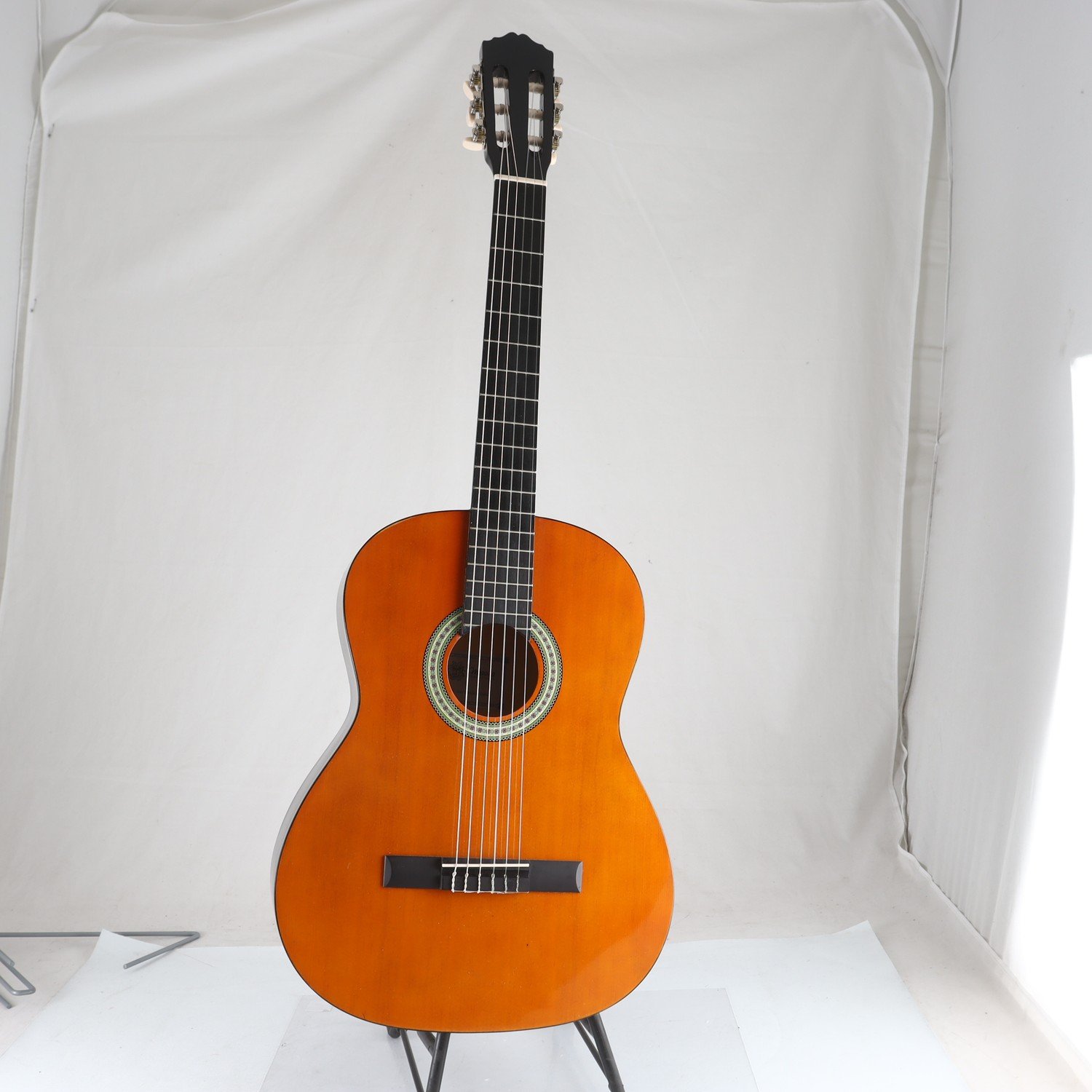 Akustisk gitarr, Messina. Endast avhämtning.
