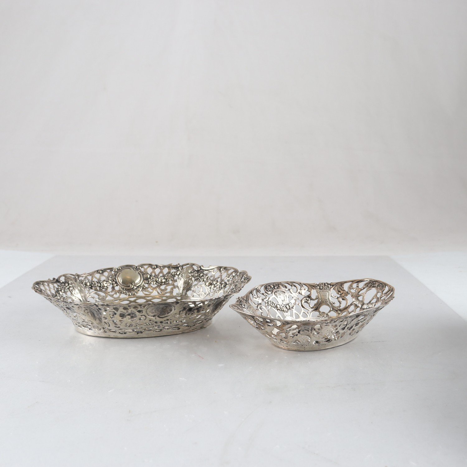 Skålar, silver, 800, reliefdekor, 2 st