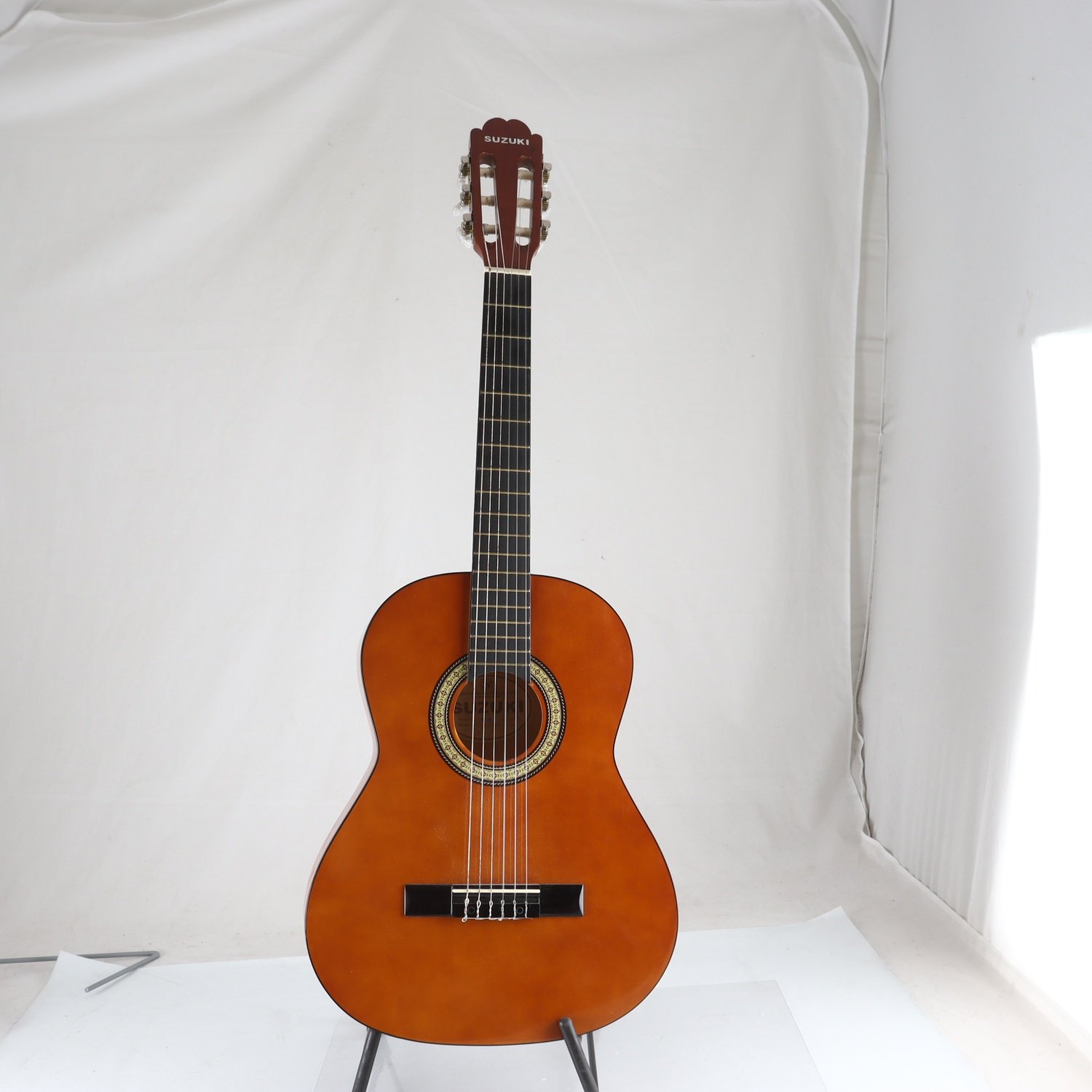 Akustisk gitarr, Suzuki. Endast avhämtning.