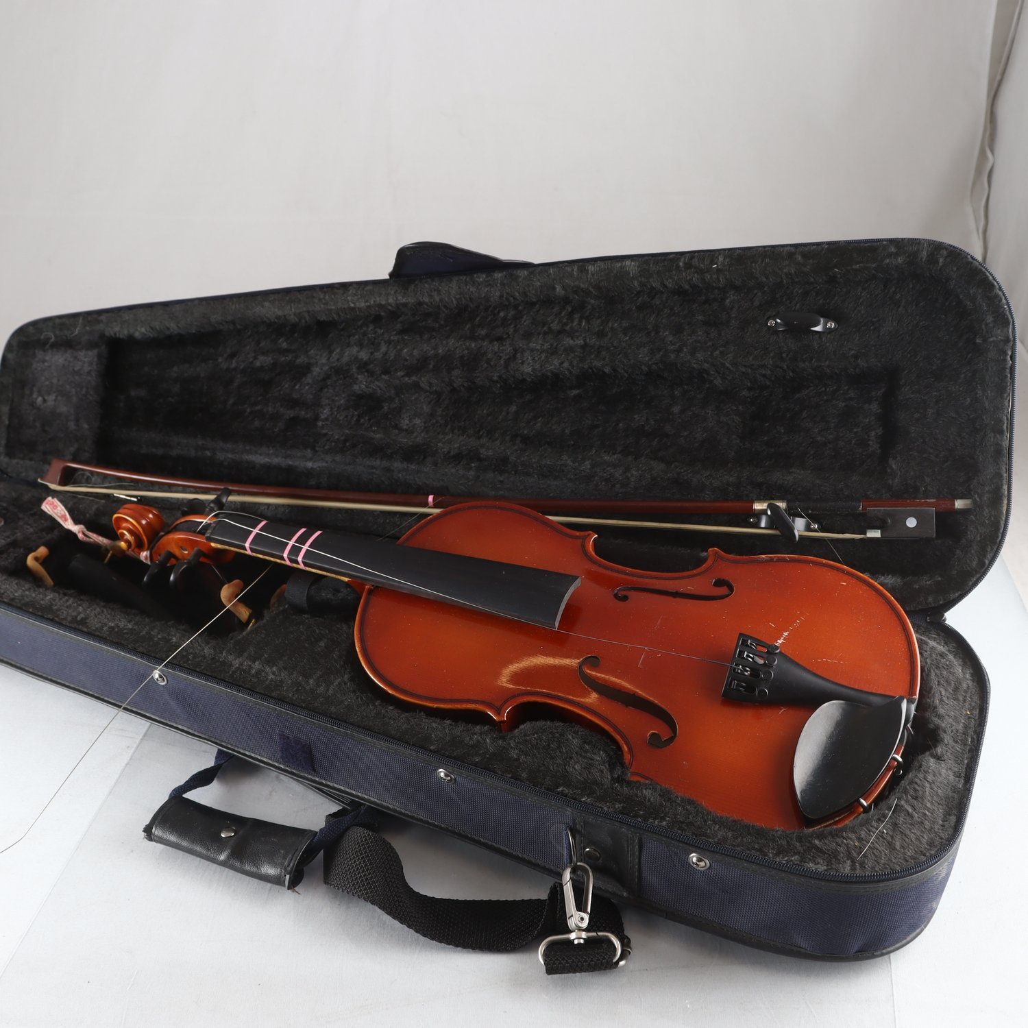 Violin. Repobjekt. Endast avhämtning.