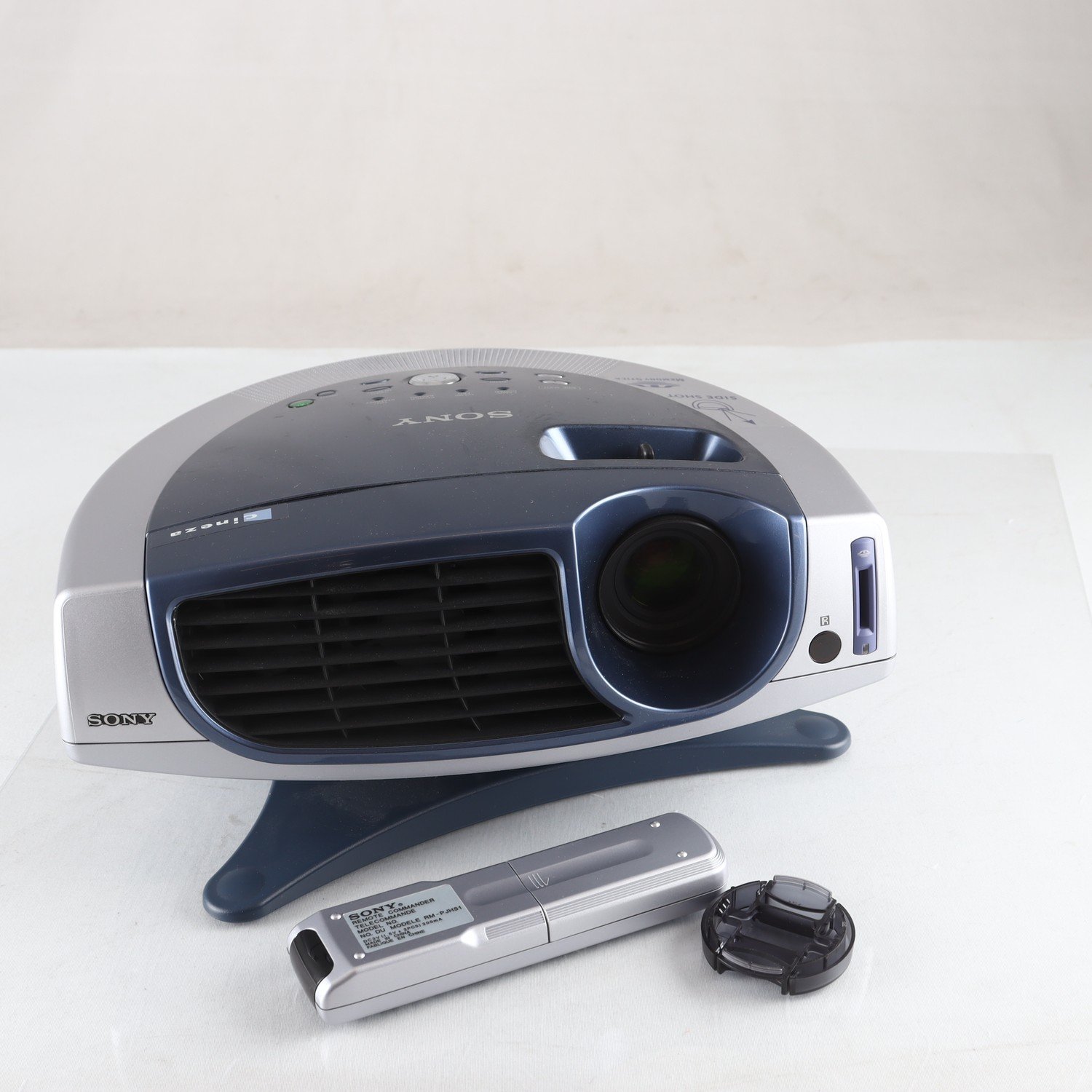 Projektor, Sony Cineza. Samfraktas ej.