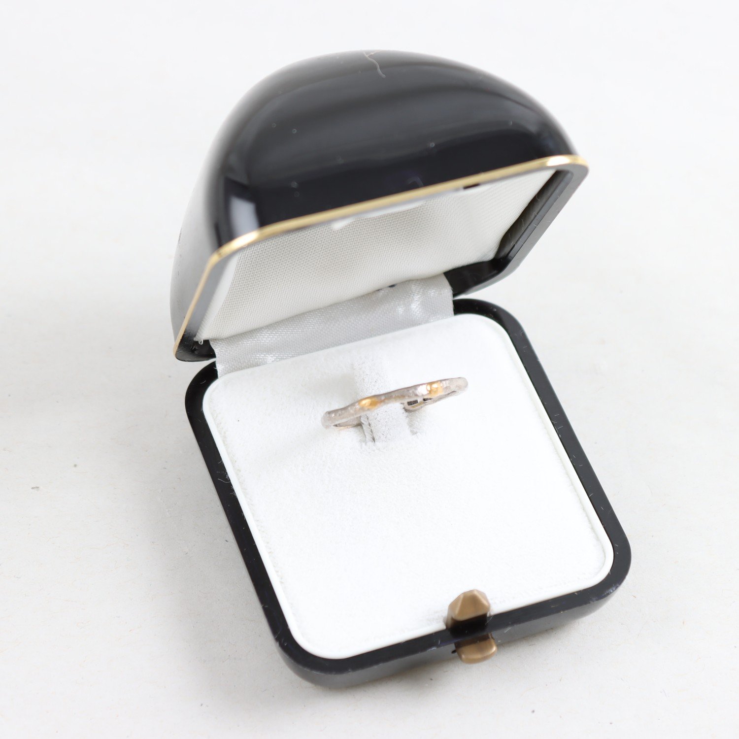 Ring, vitguld 18K, detaljer i guld 23k, Smid, Stockholm, vikt: 2,9g