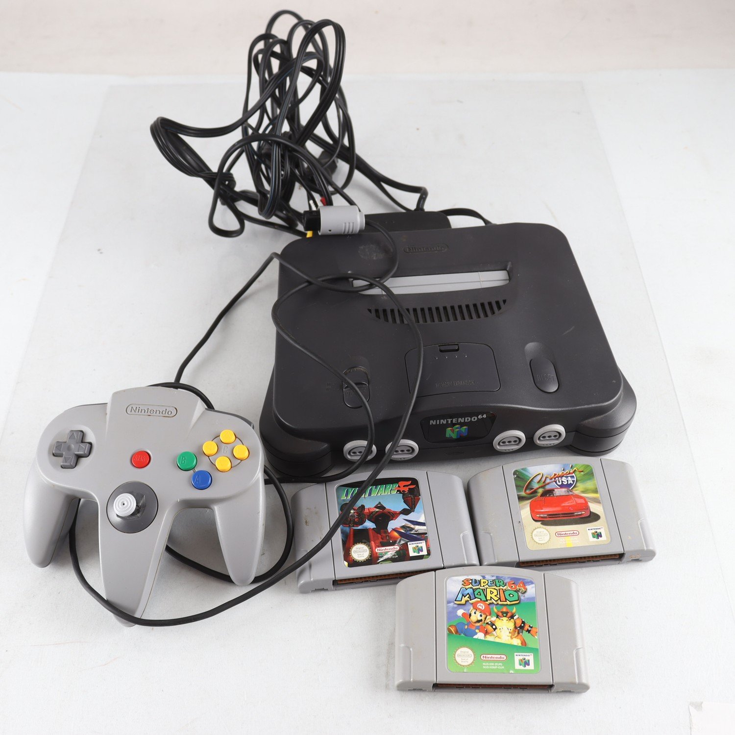 Nintendo 64, med spel. Samfraktas ej.