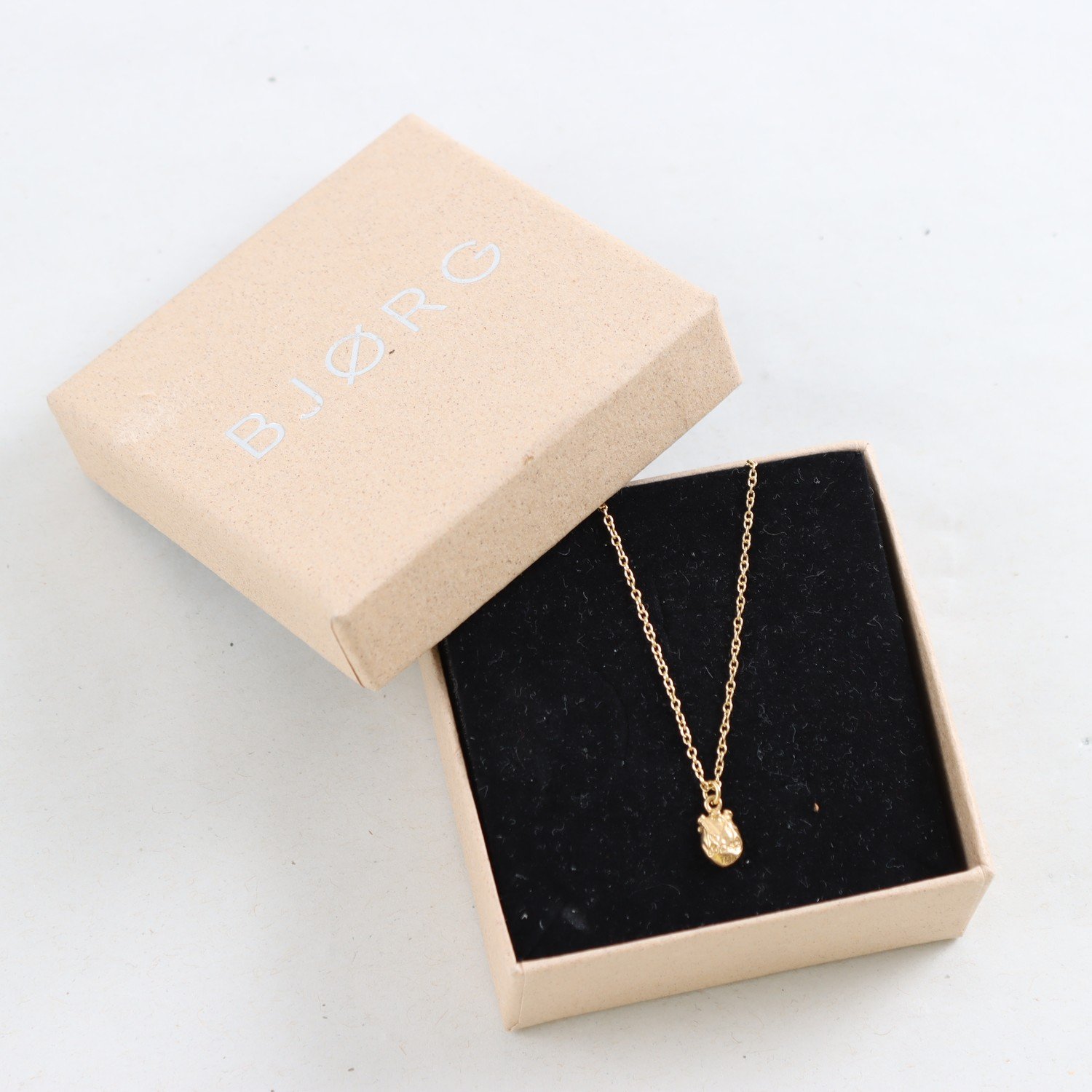 Halsband & Hänge, Björg, hjärta, Guld 18K, vikt: 3,6g