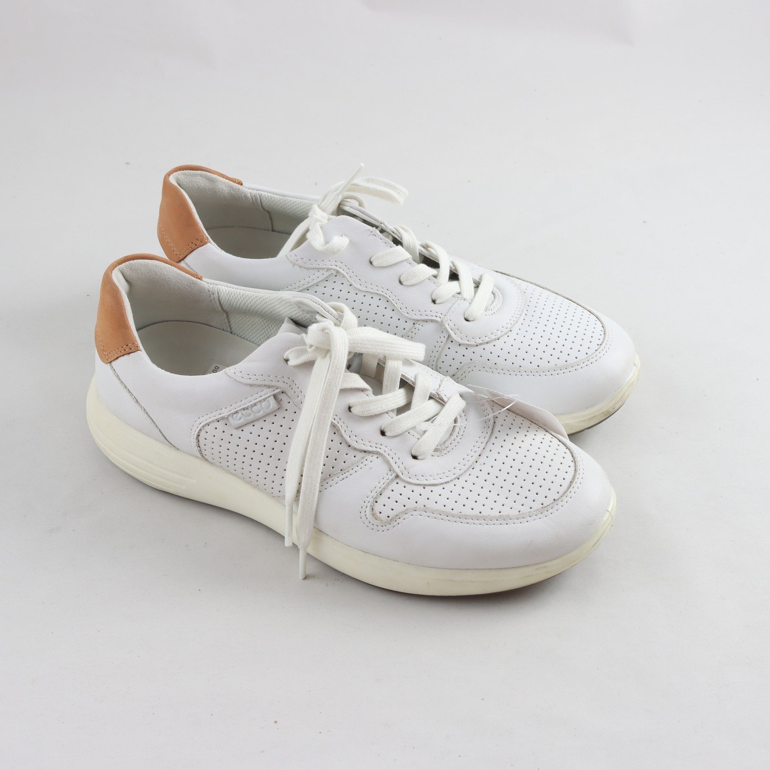 Sneakers. Ecco, vit, stl. 40